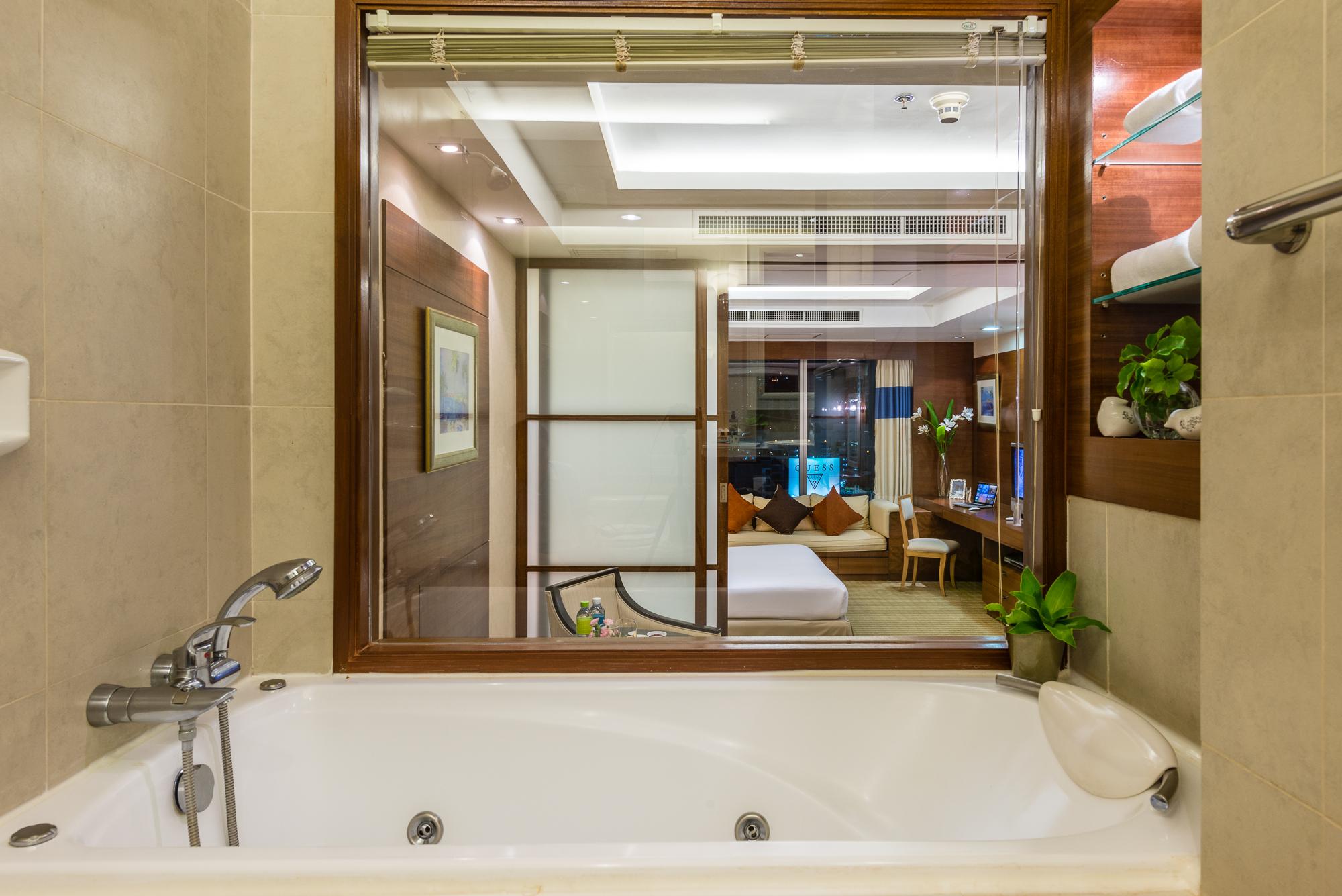 Executive Suite Spa Bath