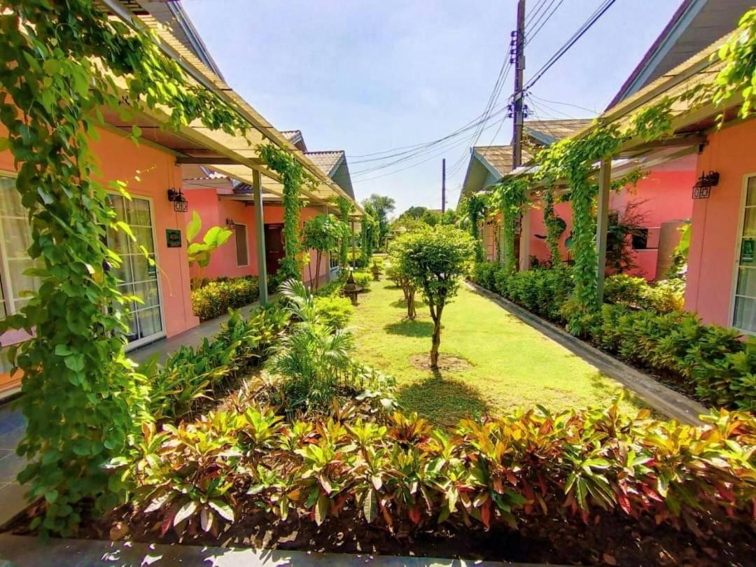 Bungalow con vistas al jardín