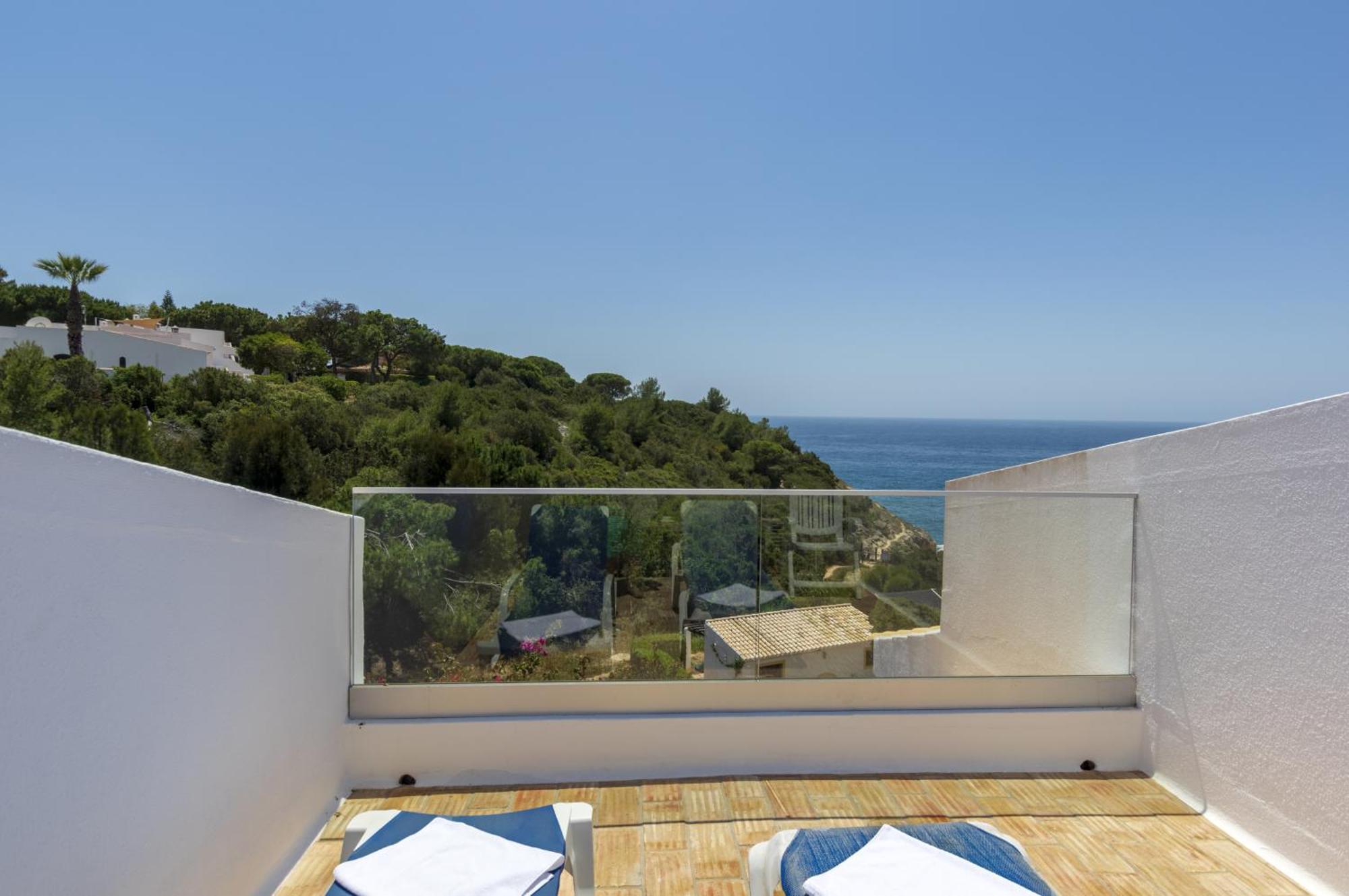 One-Bedroom Apartment with Sea View