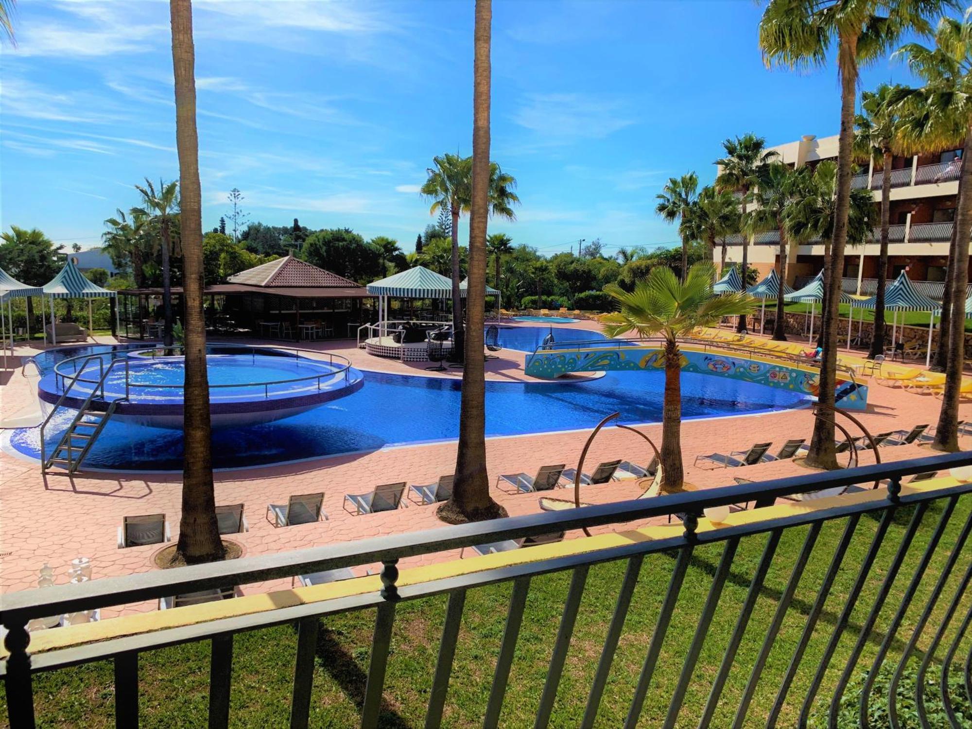 Deluxe Twin Room Pool View