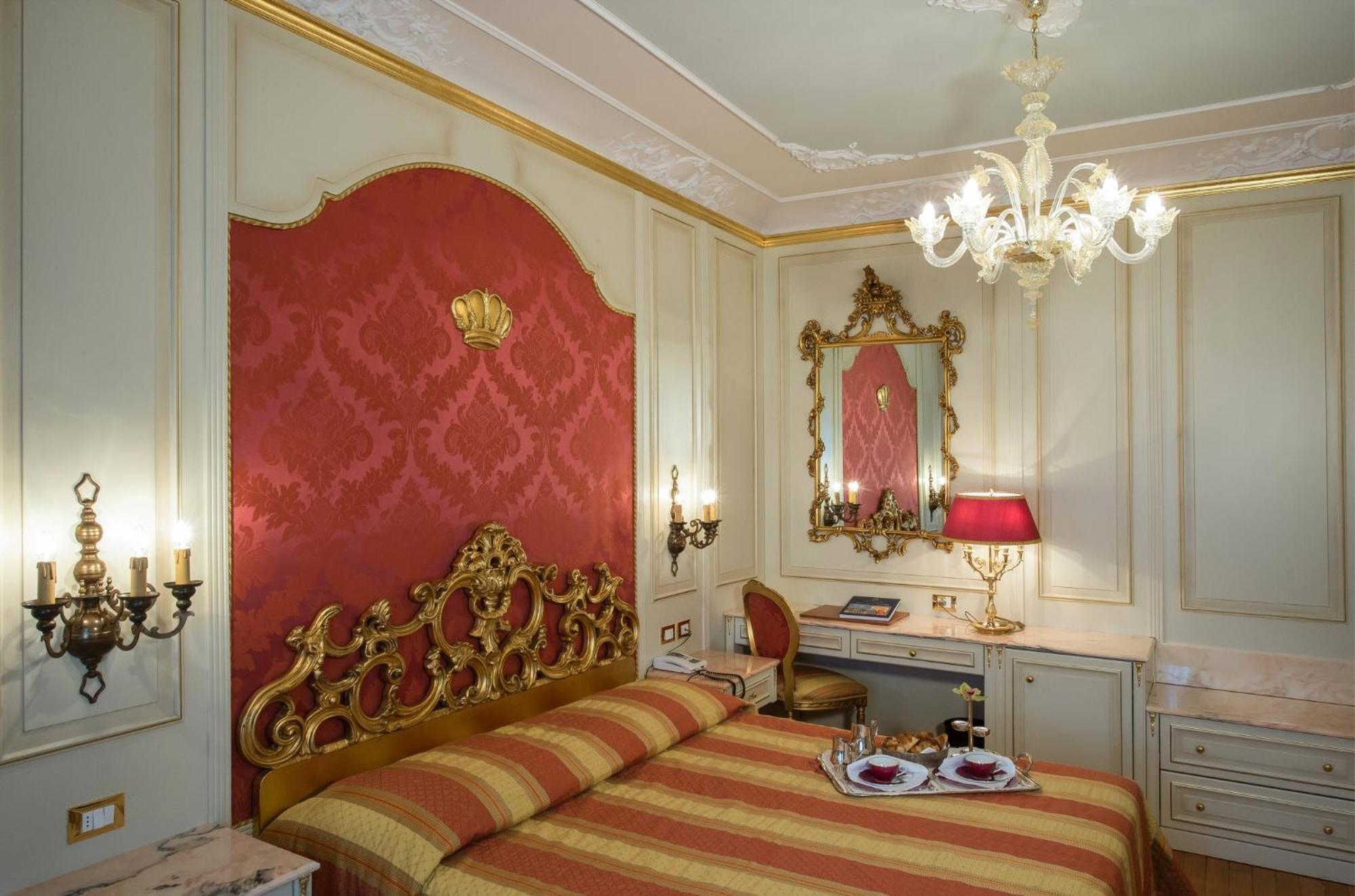 Double or Twin Room Lake View