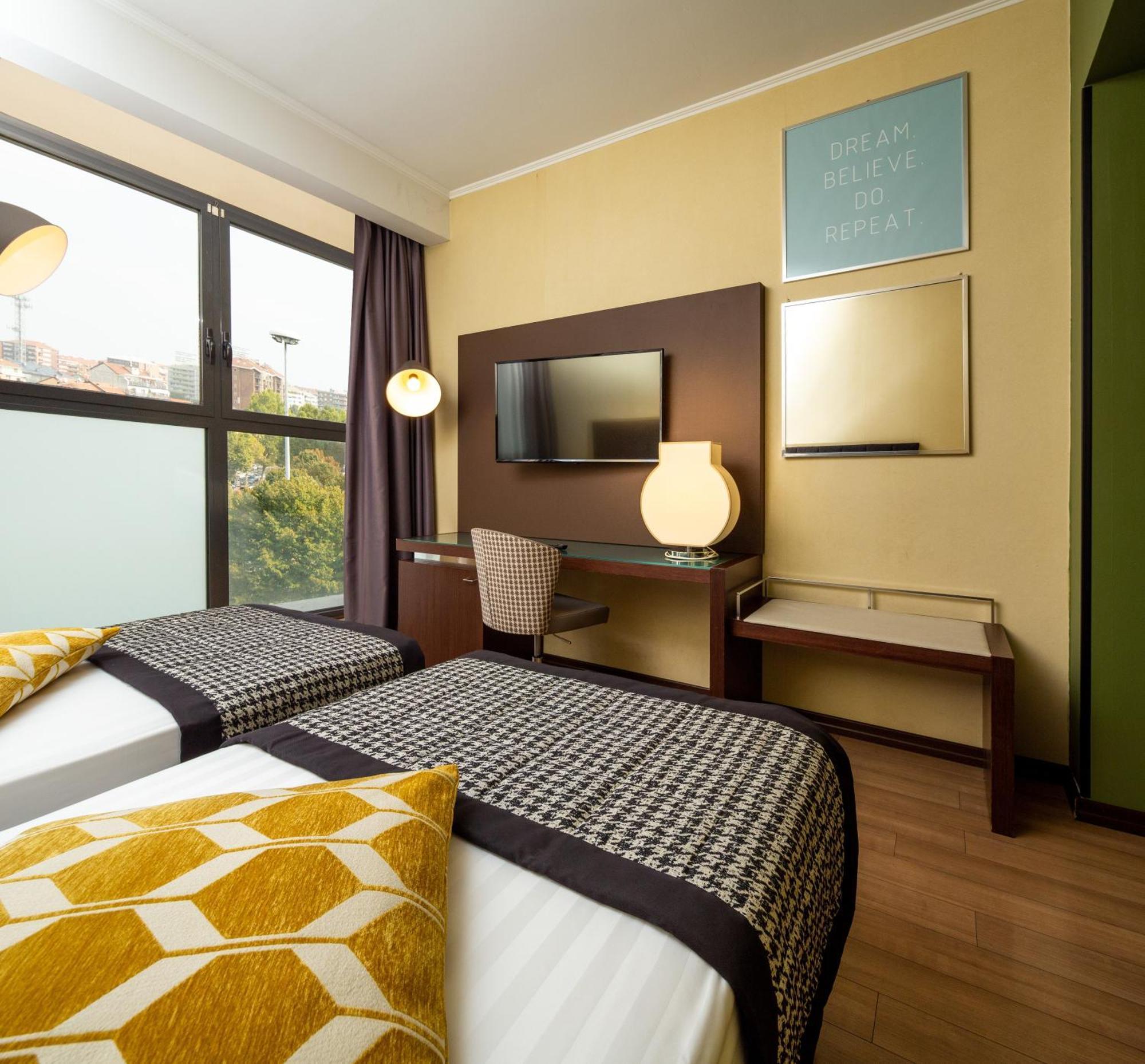 Standard Queen Room Accessible