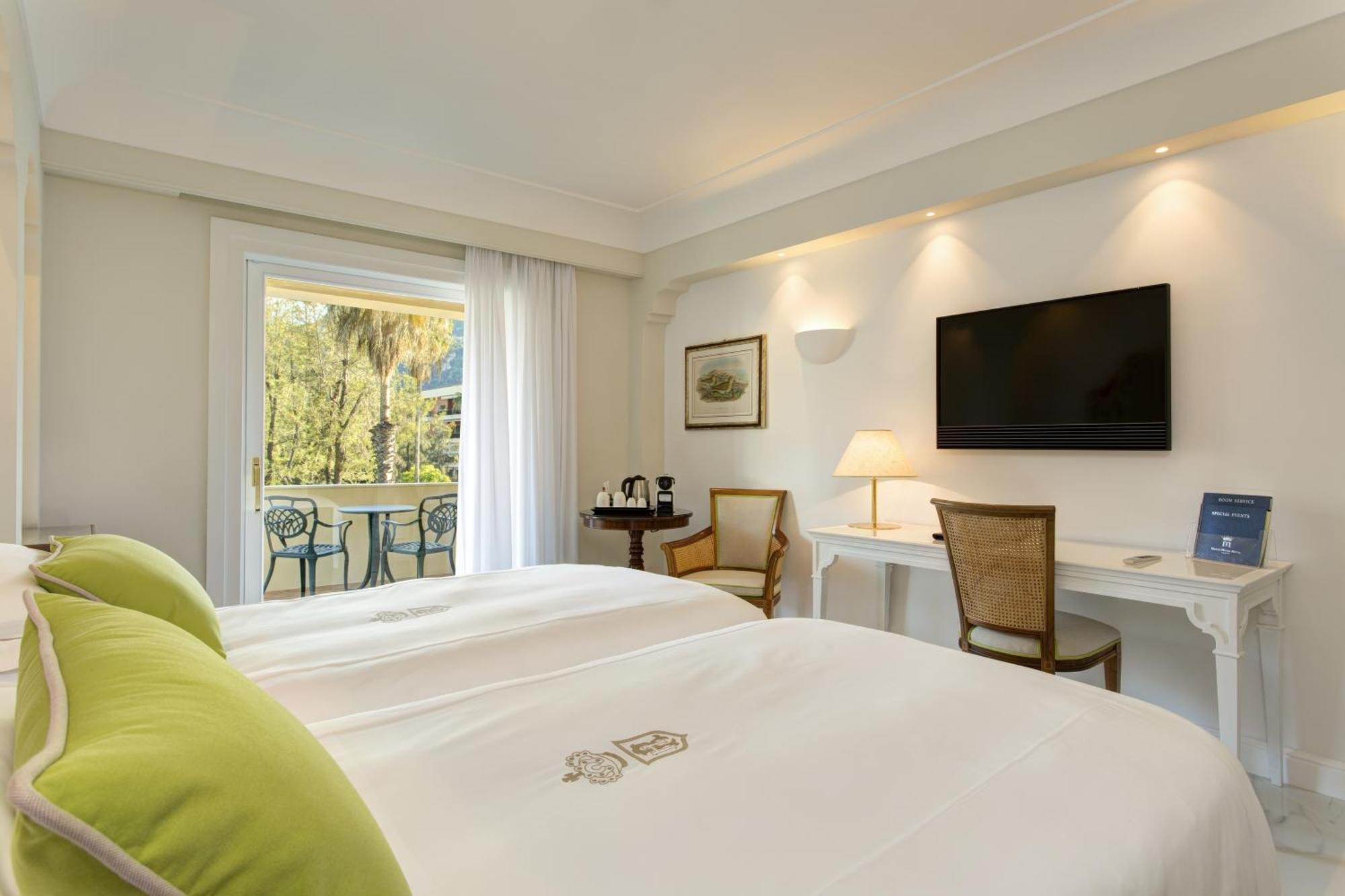 Deluxe Double or Twin Room City View