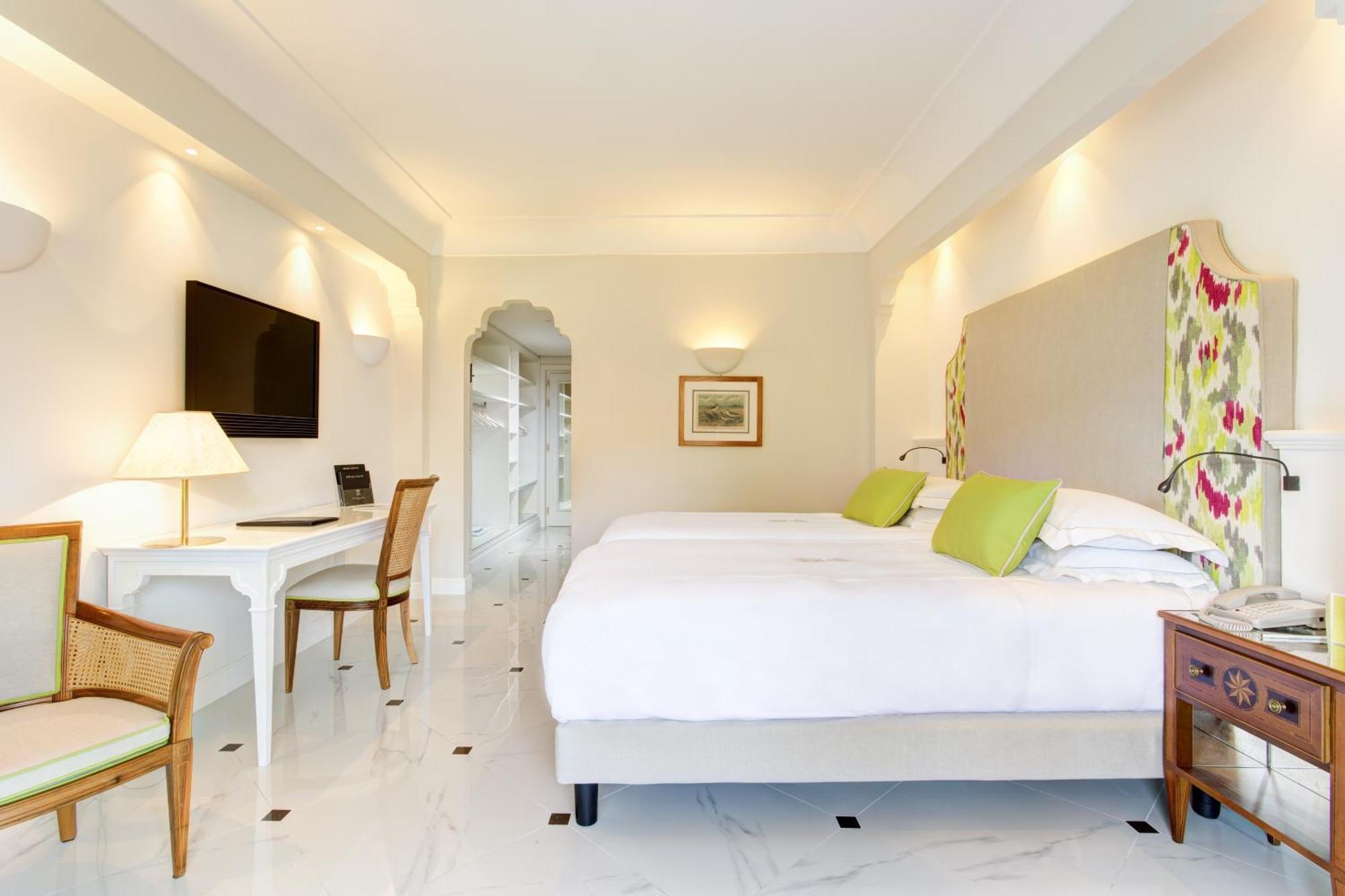 Deluxe Double or Twin Room City View