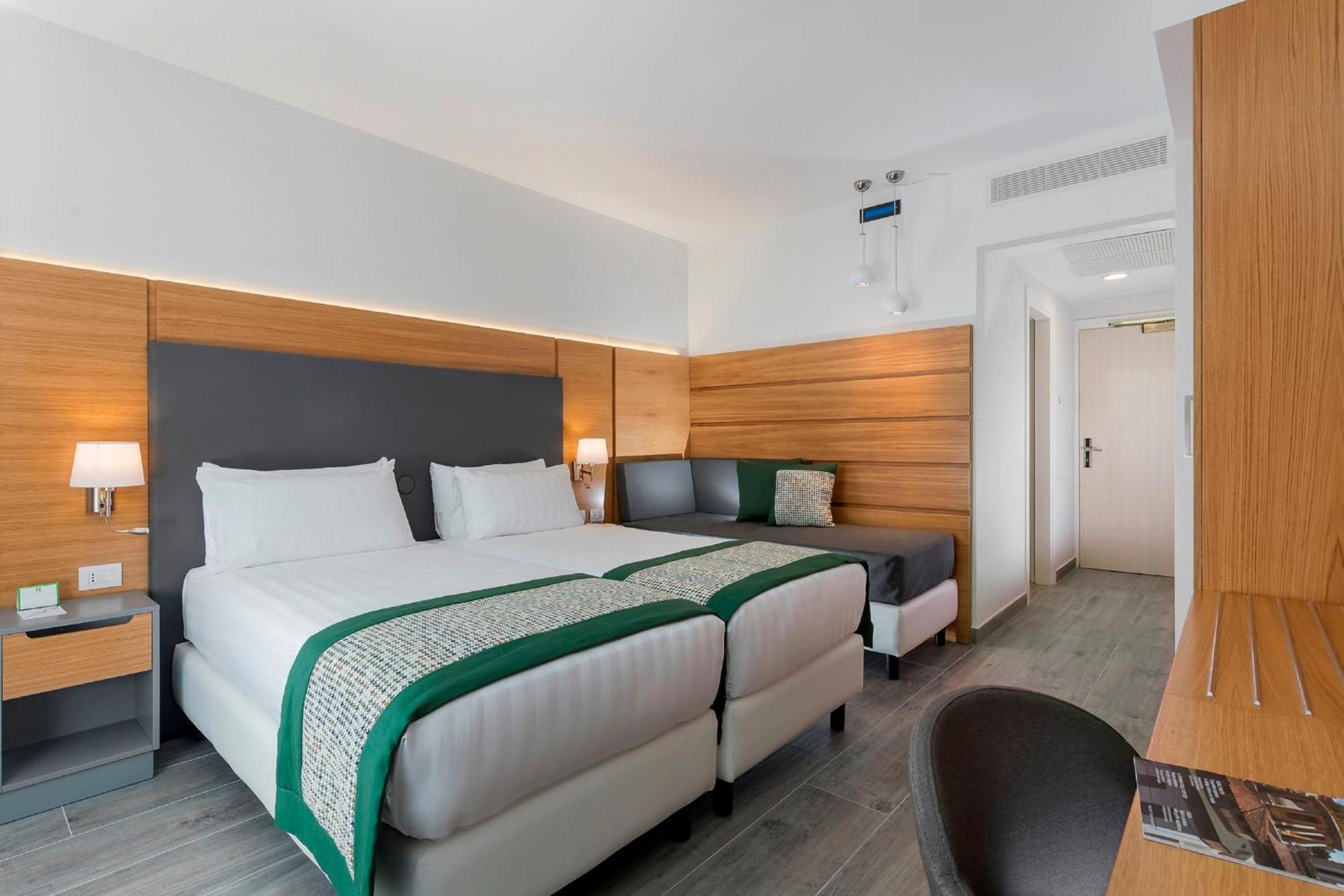 Habitación Doble Premium con sofá cama - 2 camas