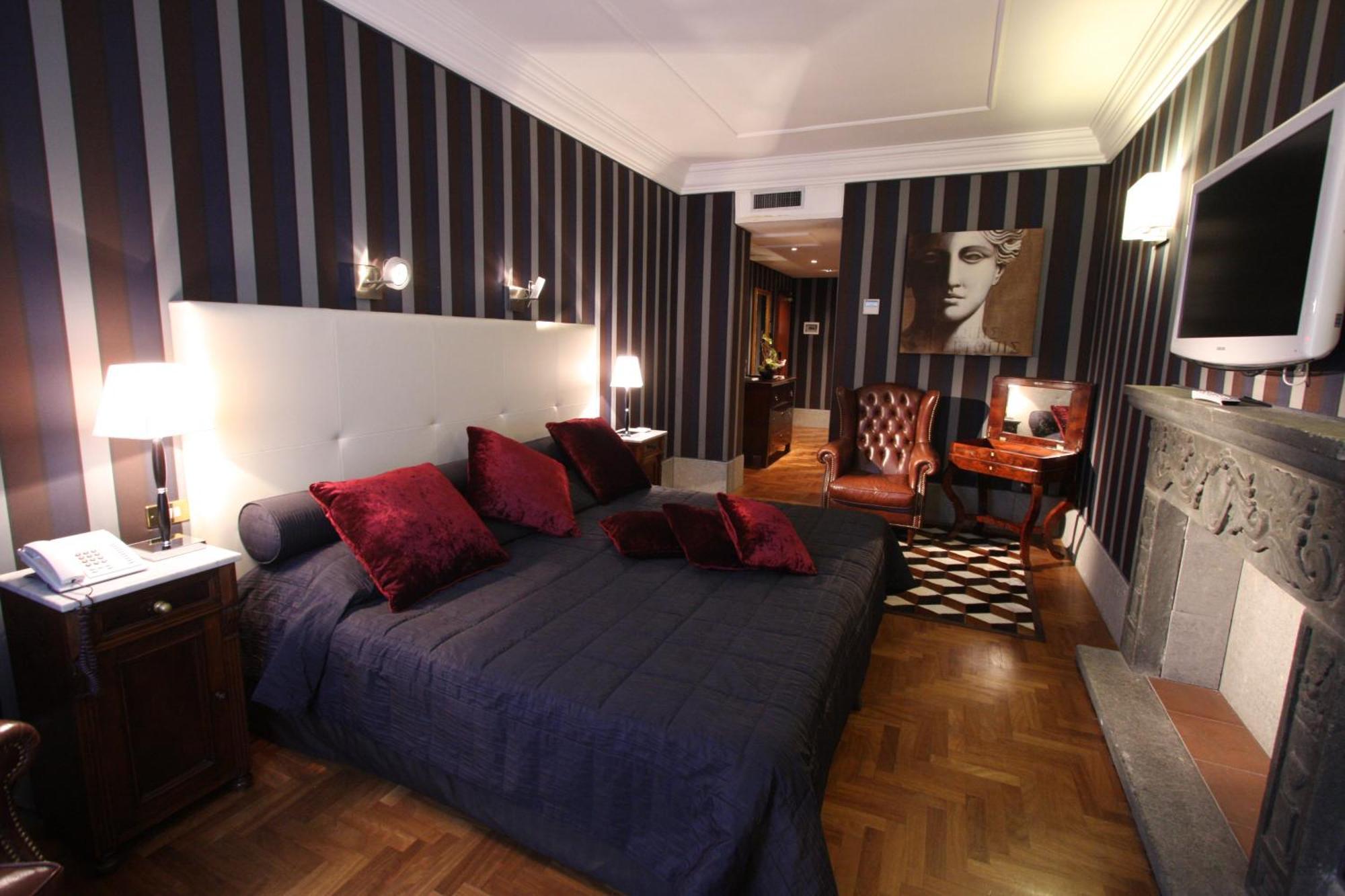 Quarto Executivo com Cama de Casal ou 2 de Solteiro