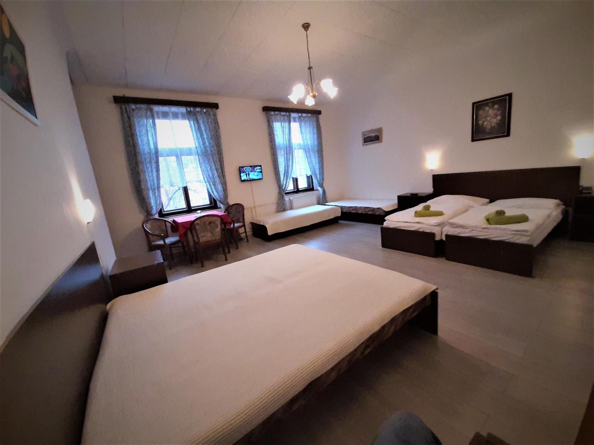 Sextuple Room