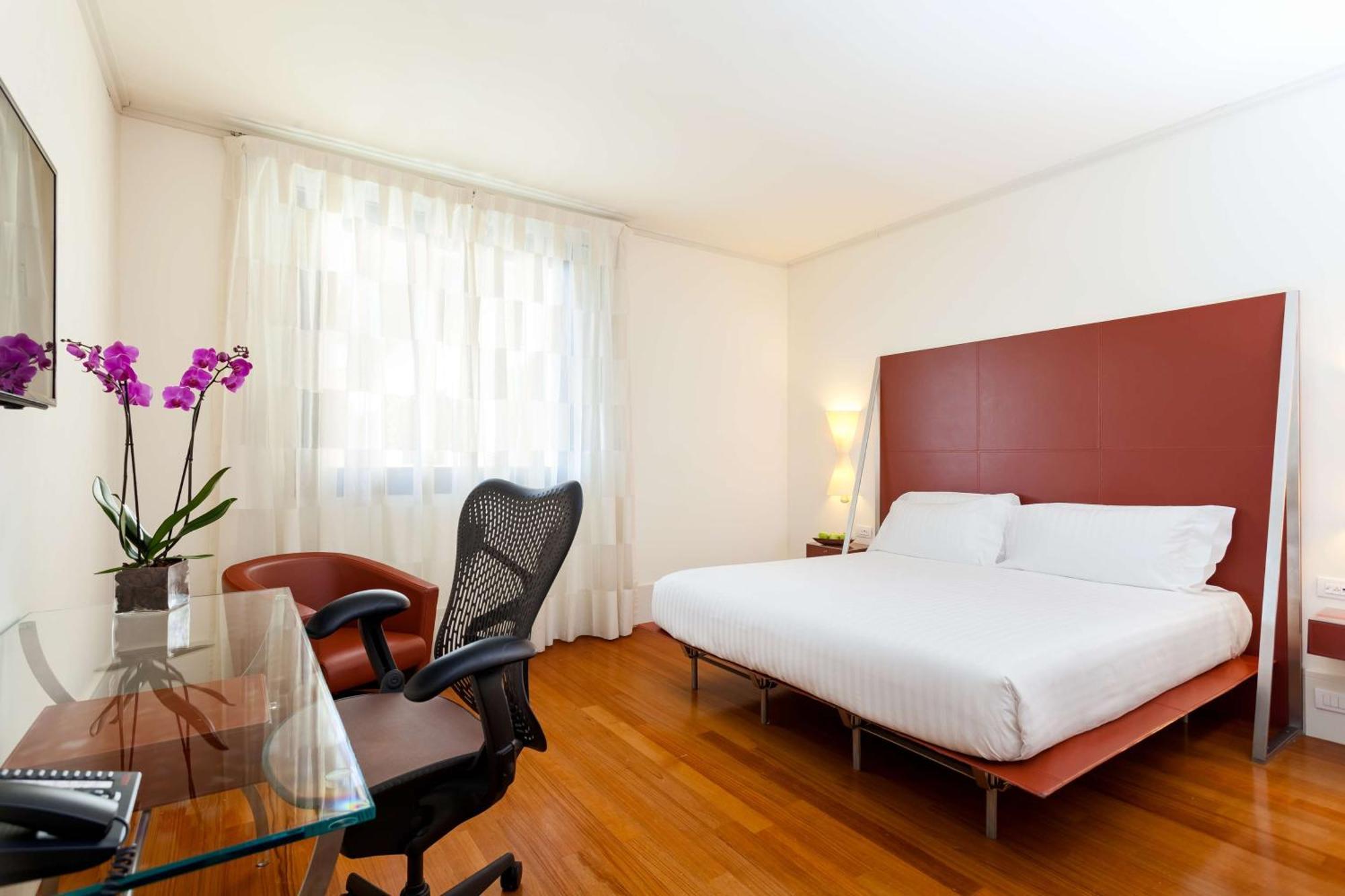 Habitación con cama extragrande.