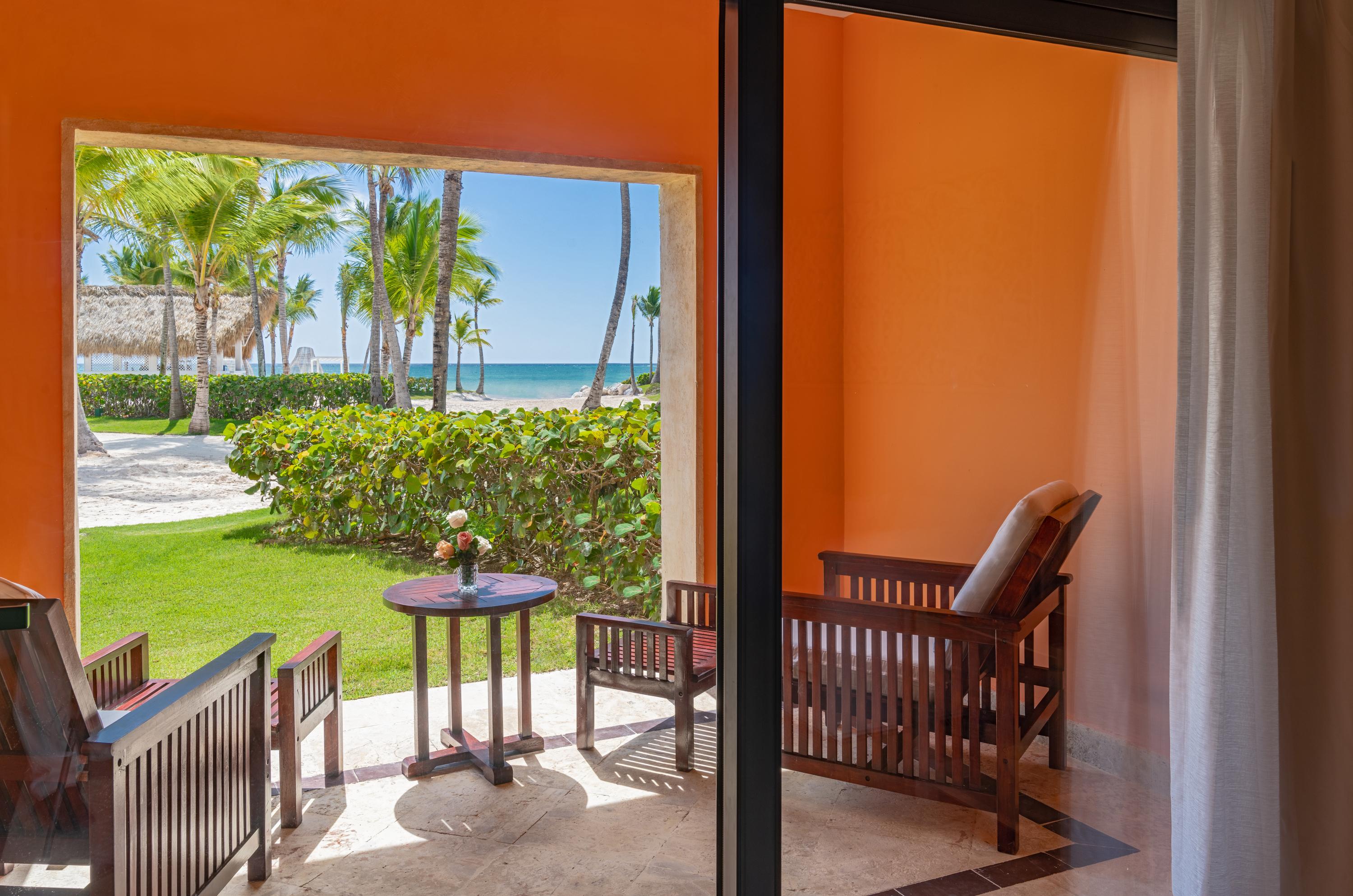 Junior Suite 1 King Beachfront Balcony