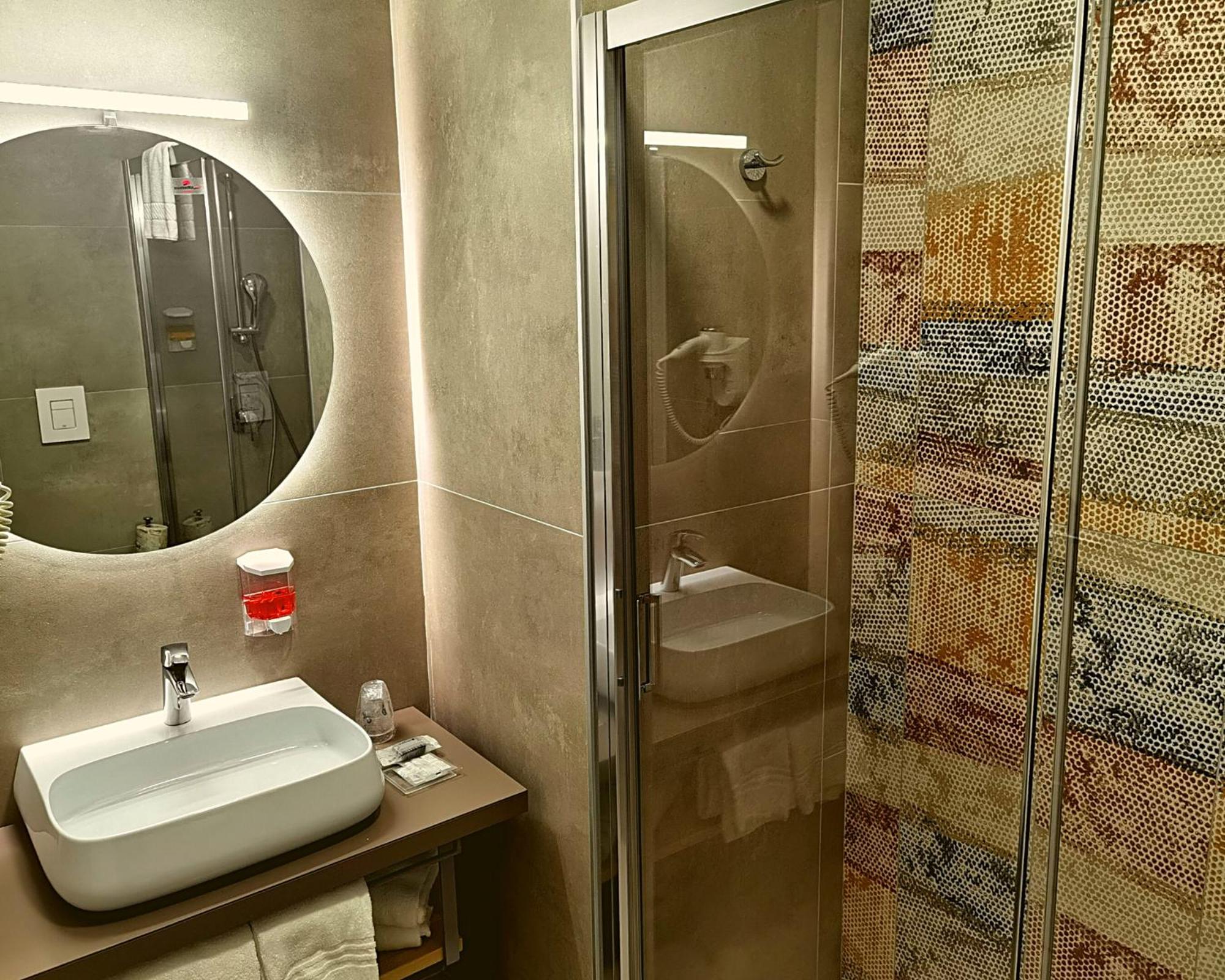 Standard Twin Room,1274802223:JPEG