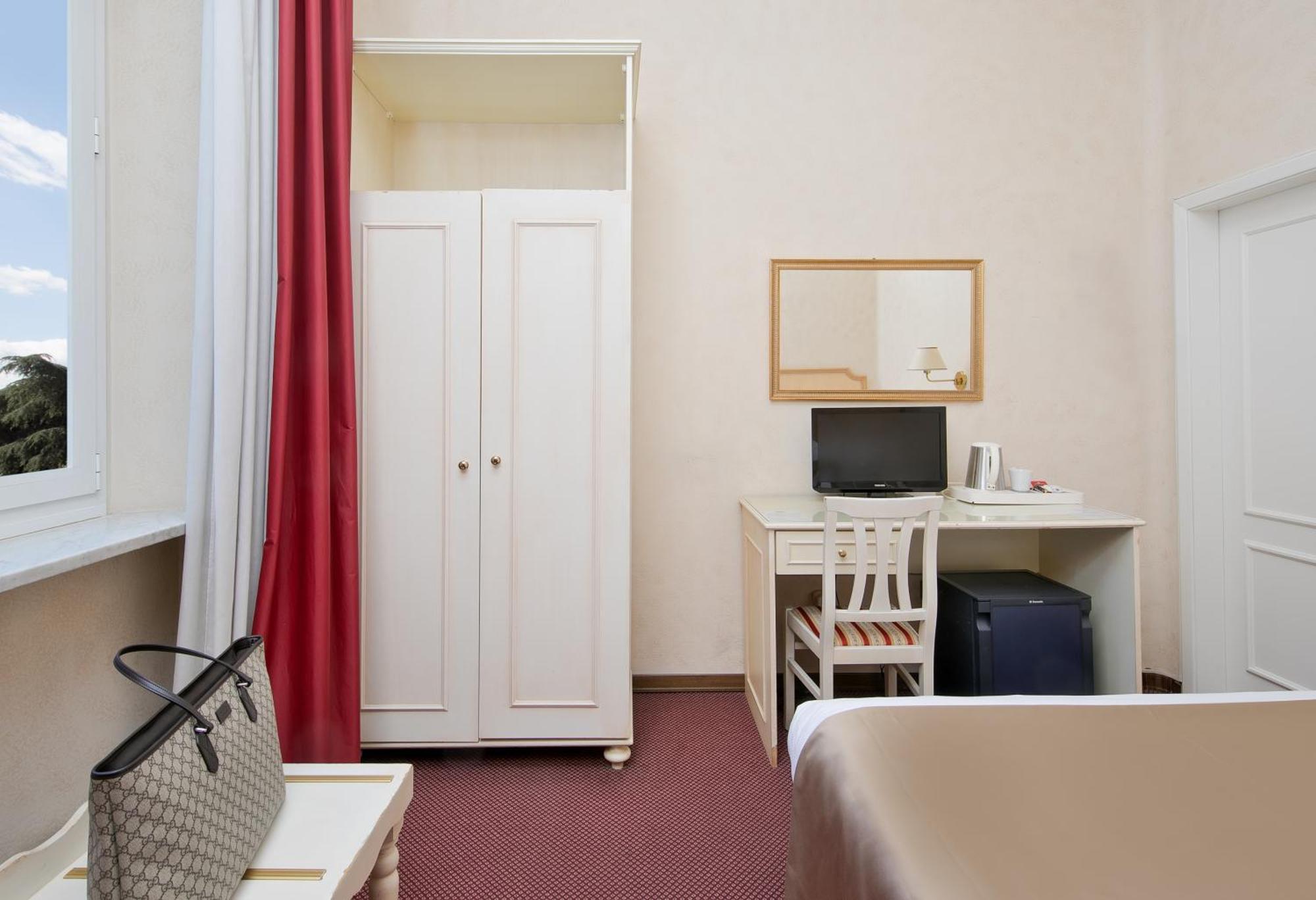 Classic Single Room