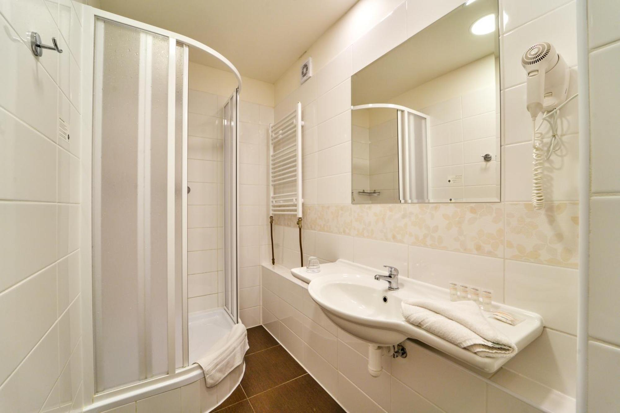 Single Room,1660284521:JPEG