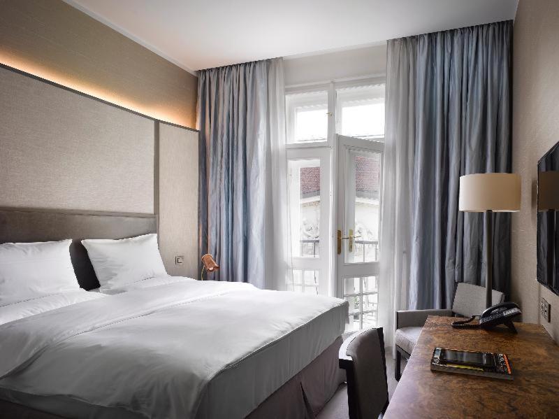 Chambre Double Deluxe avec Balcon - Accès au Salon et Centre de Bien-Être