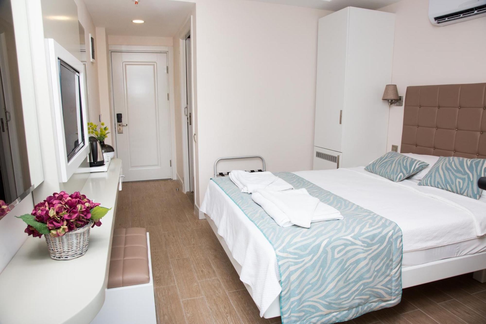 Double or Twin Room Land View