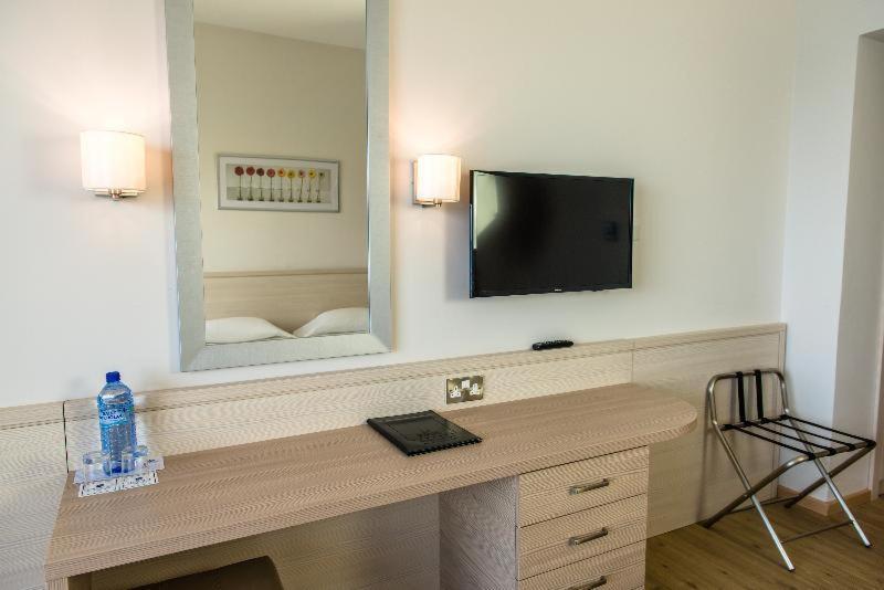 Double or Twin Room Garden View