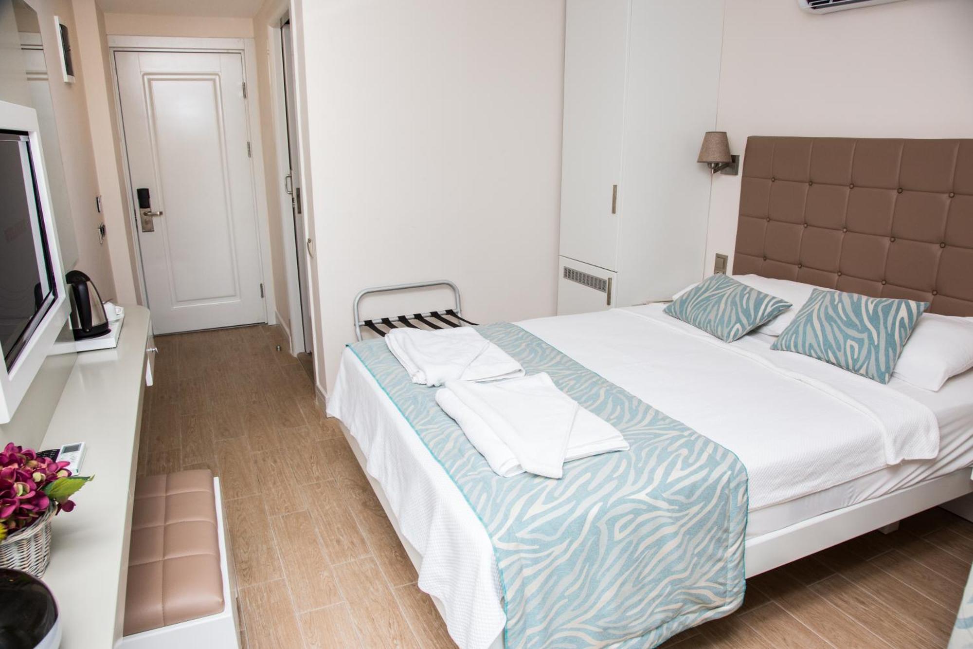 Double or Twin Room Land View