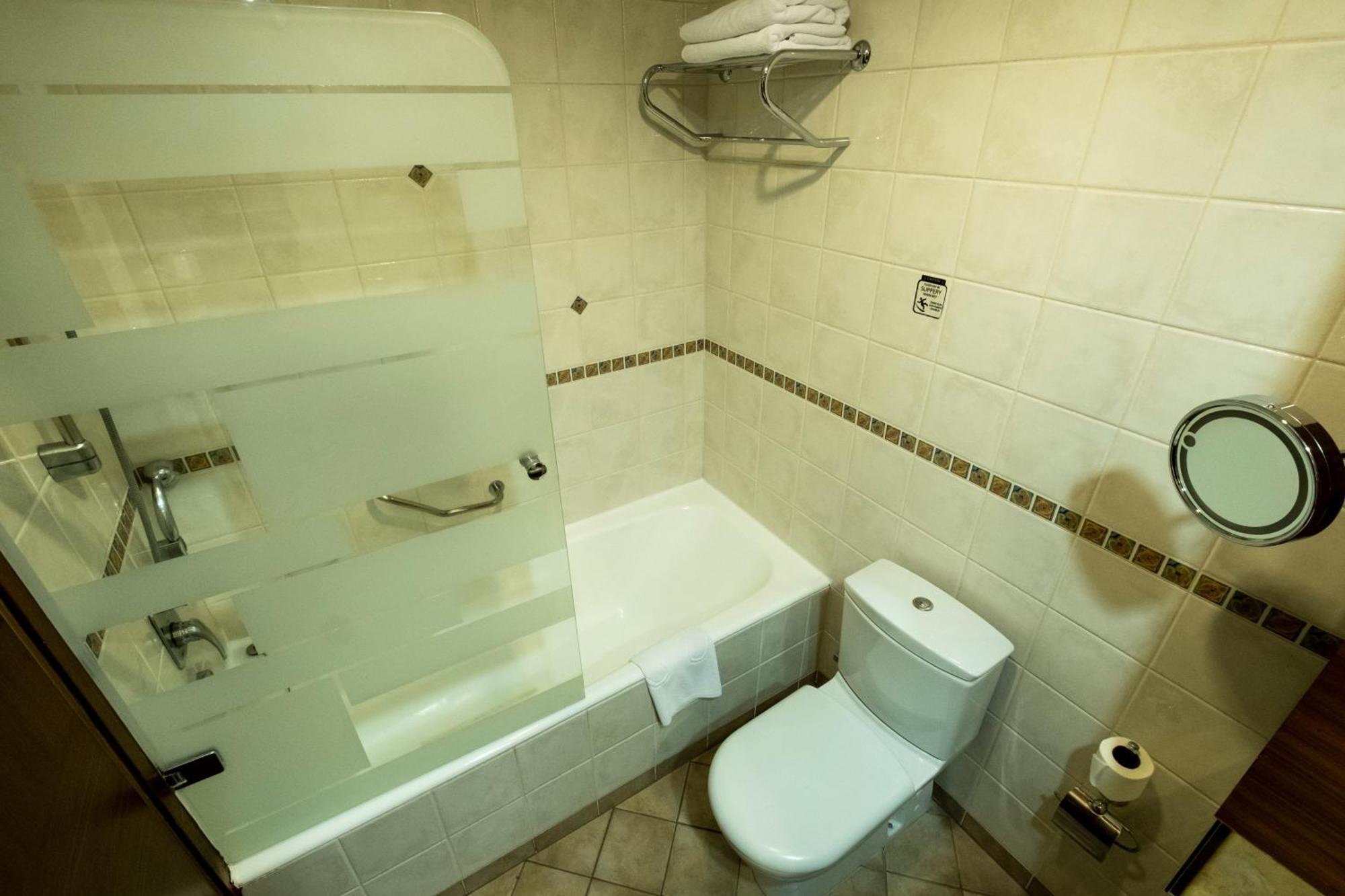 Deluxe Room,1627207491:JPEG