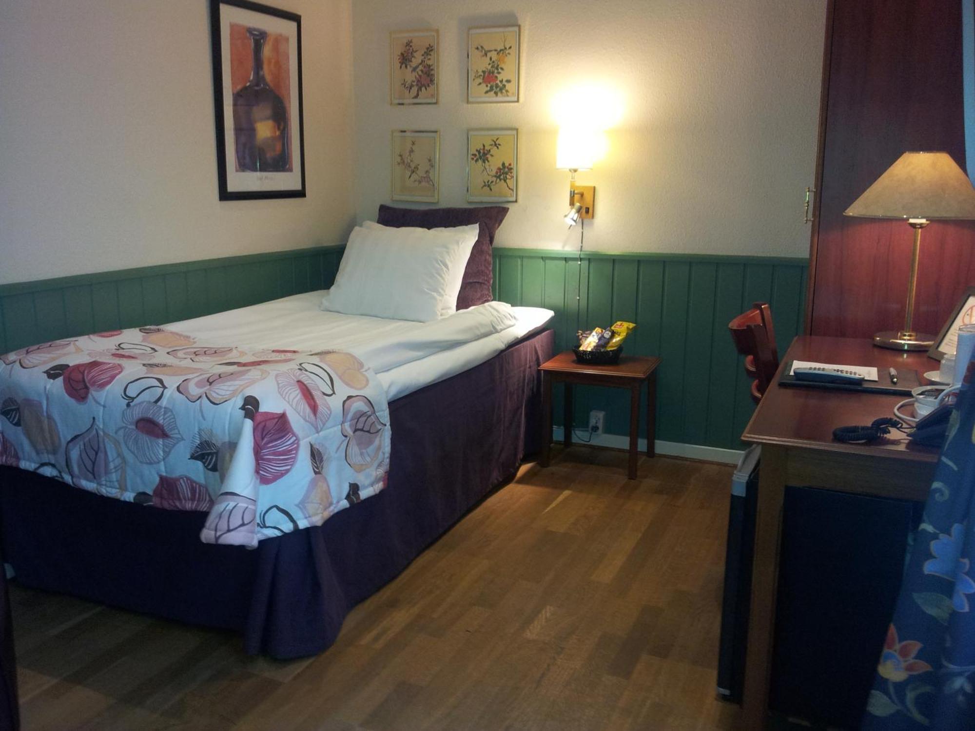 Cozy Solo Room