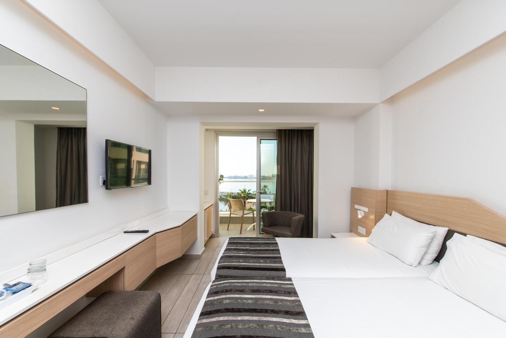 Double or Twin Room Sea View