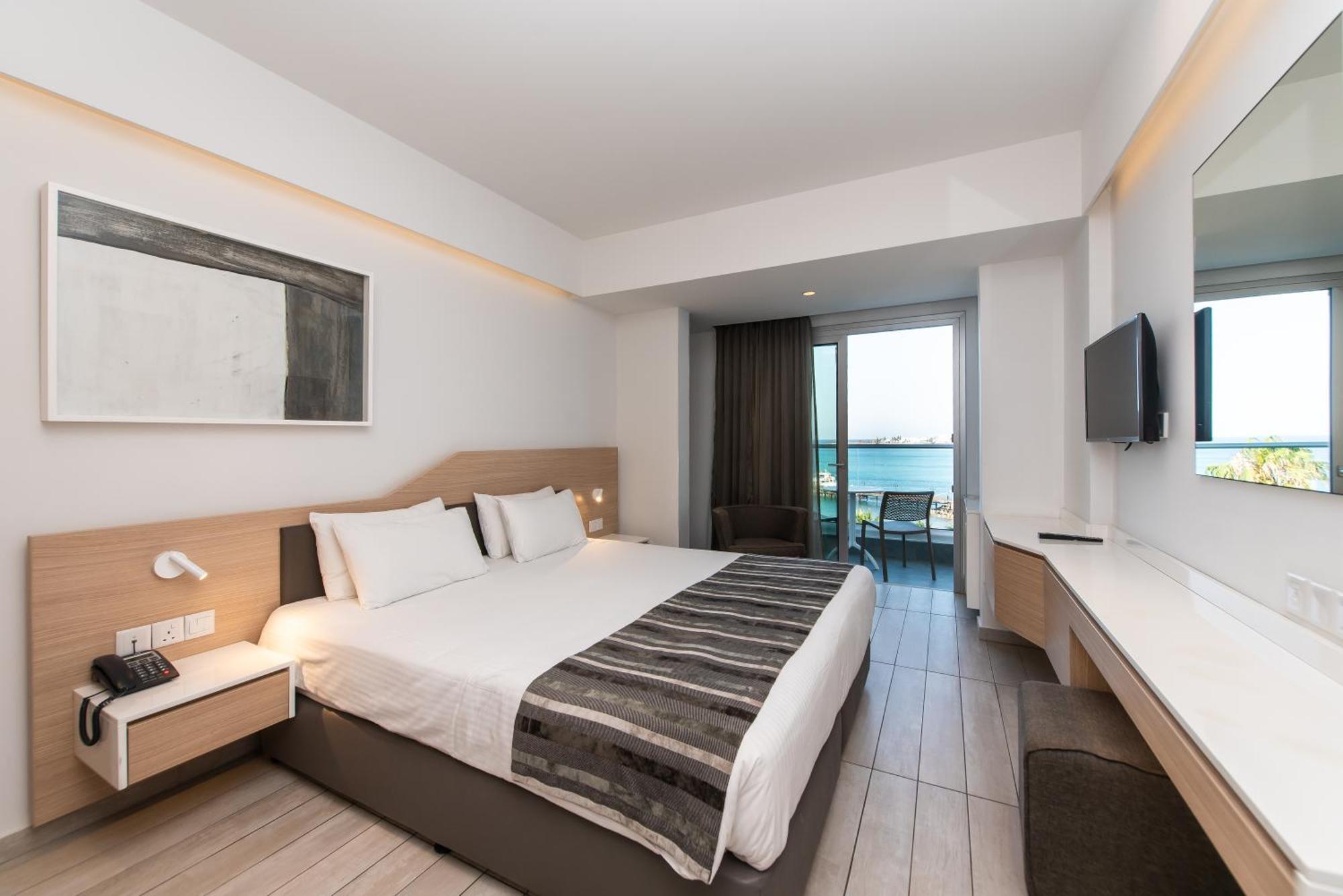 Double or Twin Room Sea View