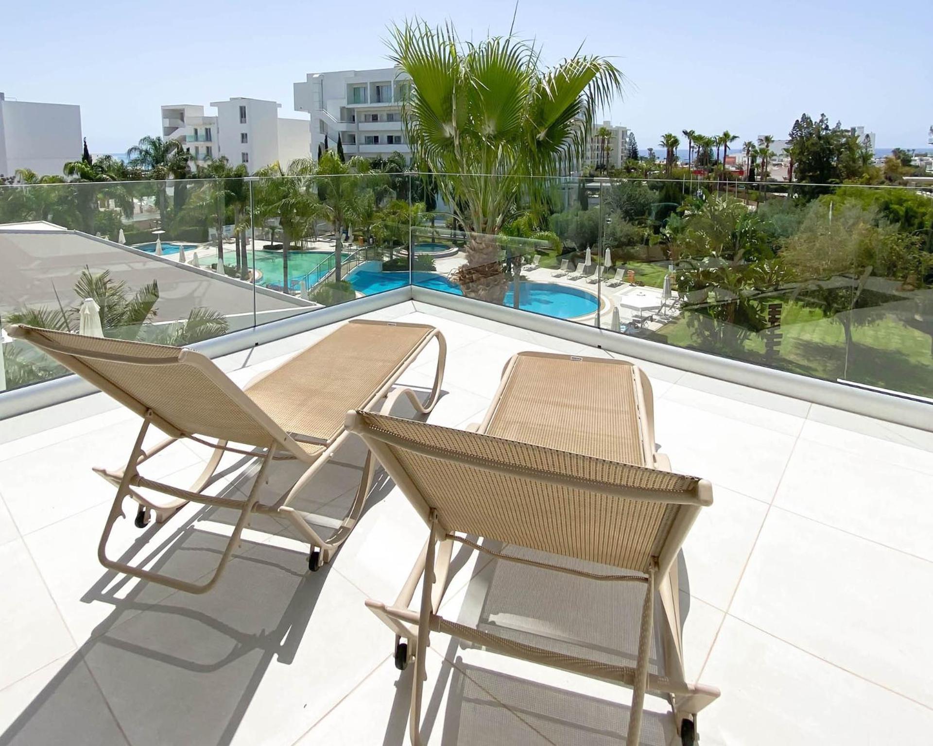 Superior Double or Twin Room Balcony Pool View