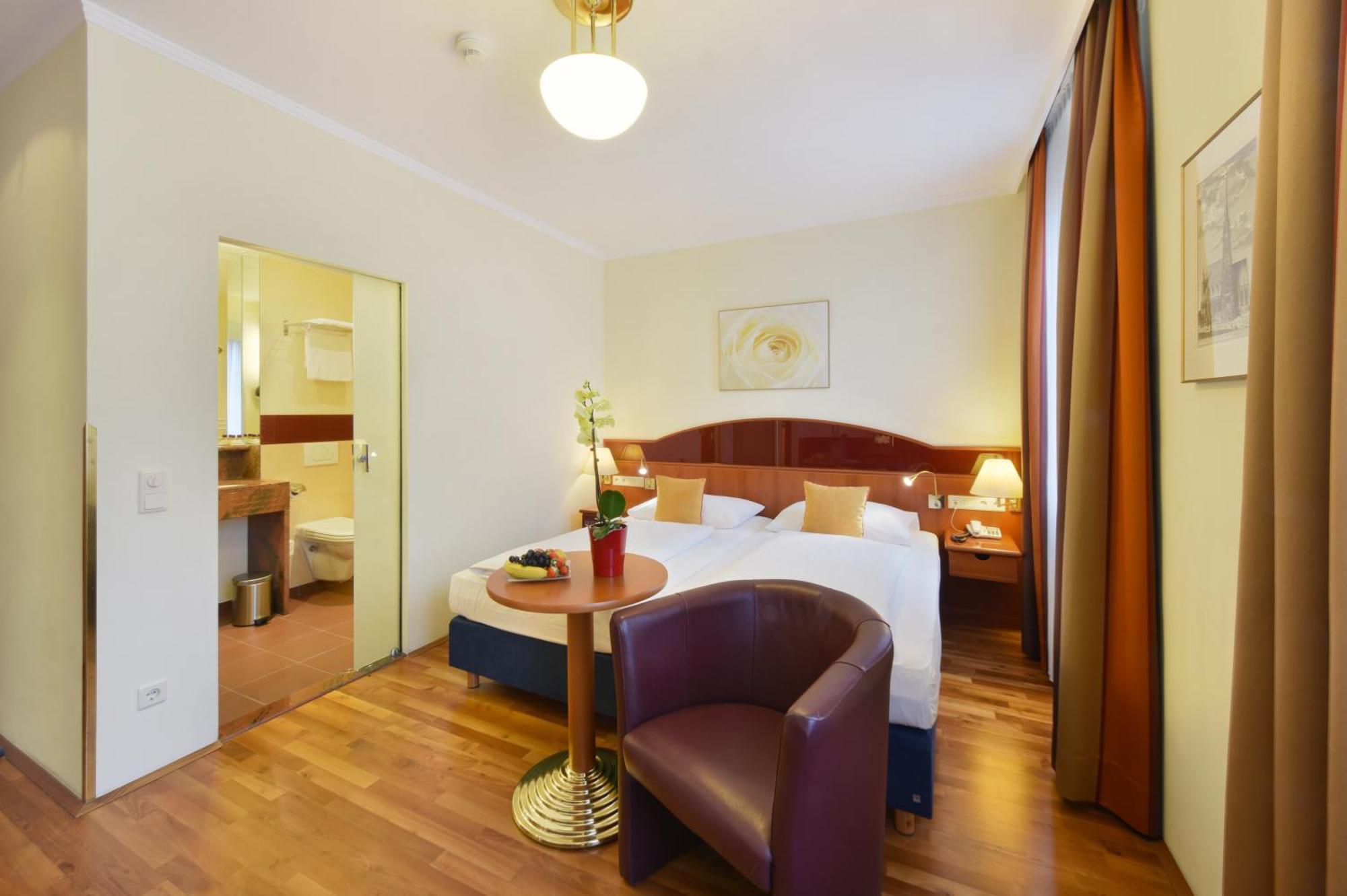 Double Room PREMIUM courtyard view