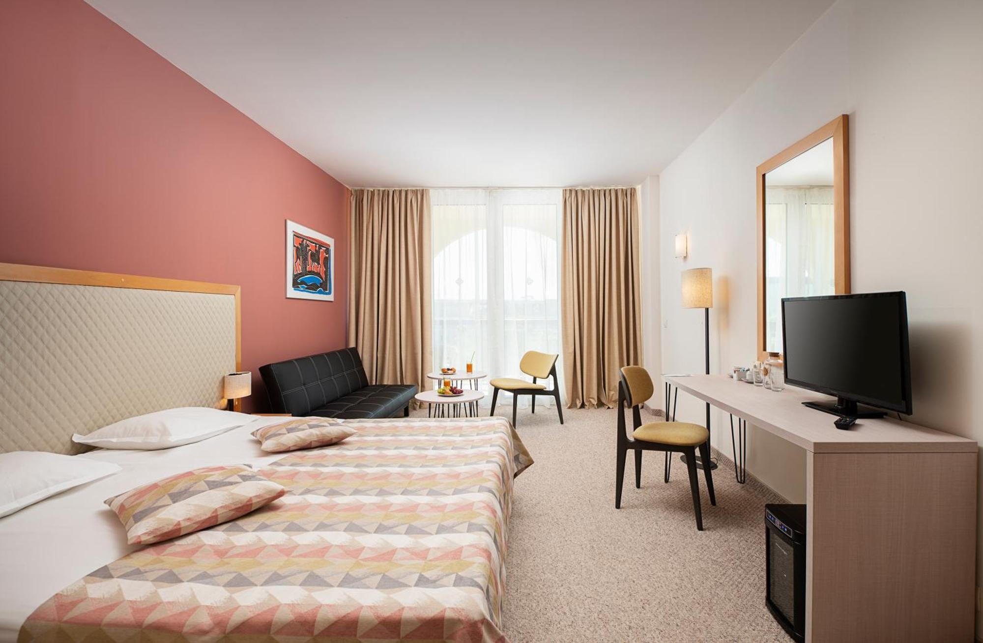 Twin Room with Pool View,1548646549:JPEG