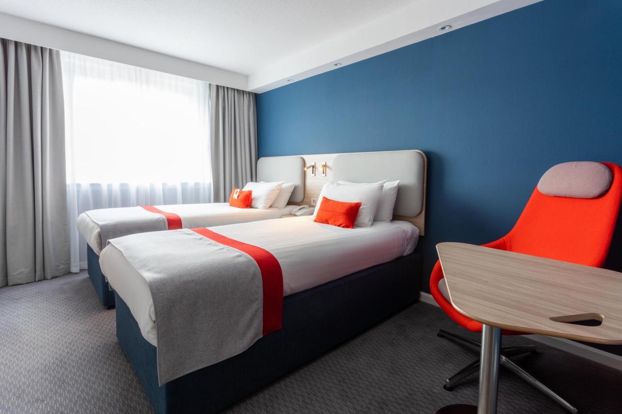 Standard Twin Room with Free Hot Breakfast