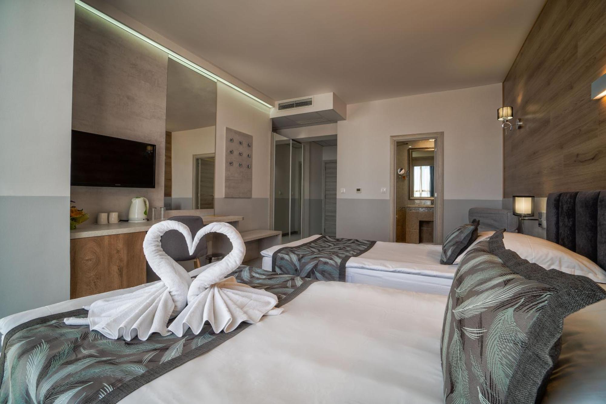 Double or Twin Room Balcony Park View
