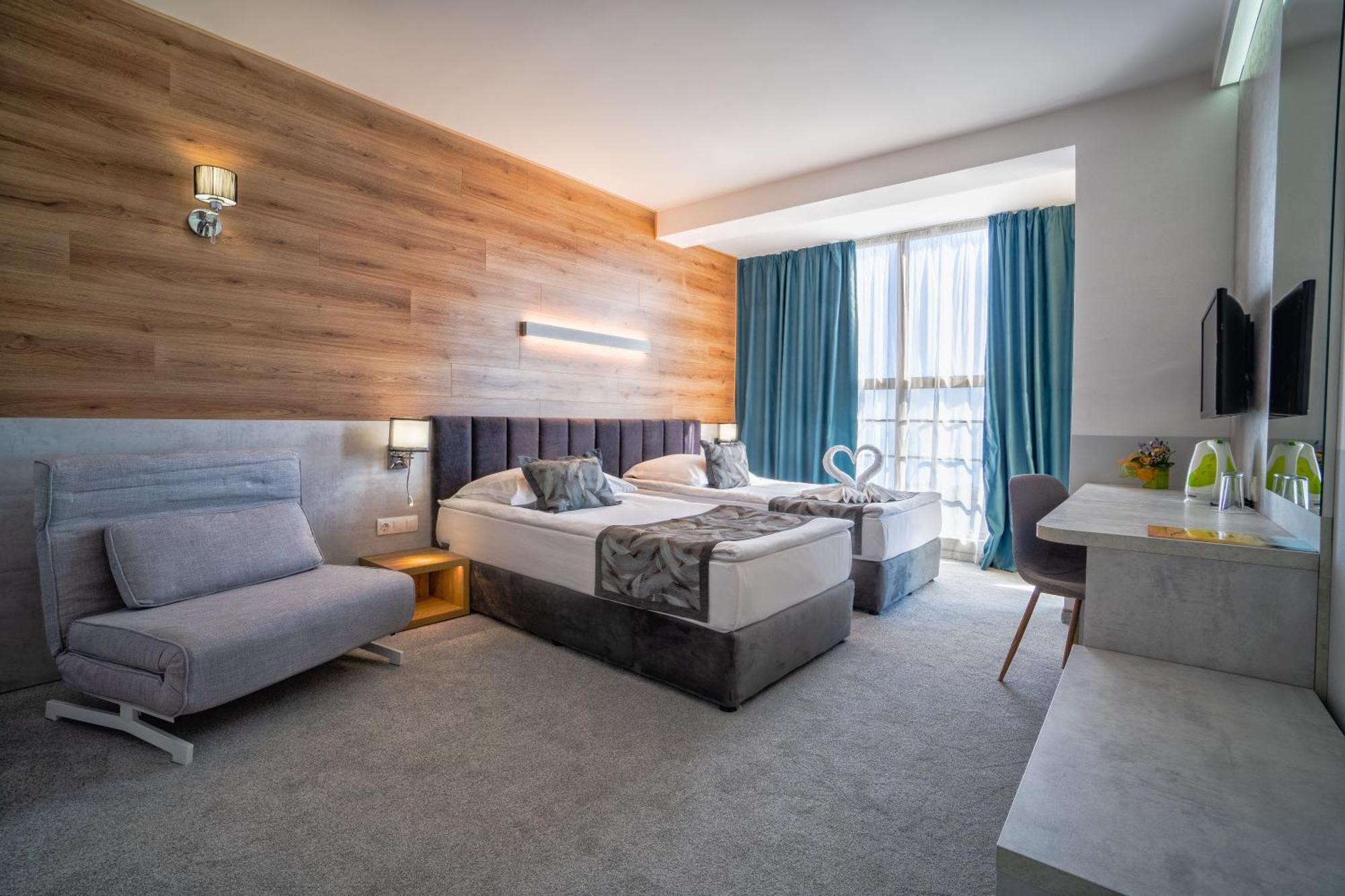 Double or Twin Room Balcony Park View