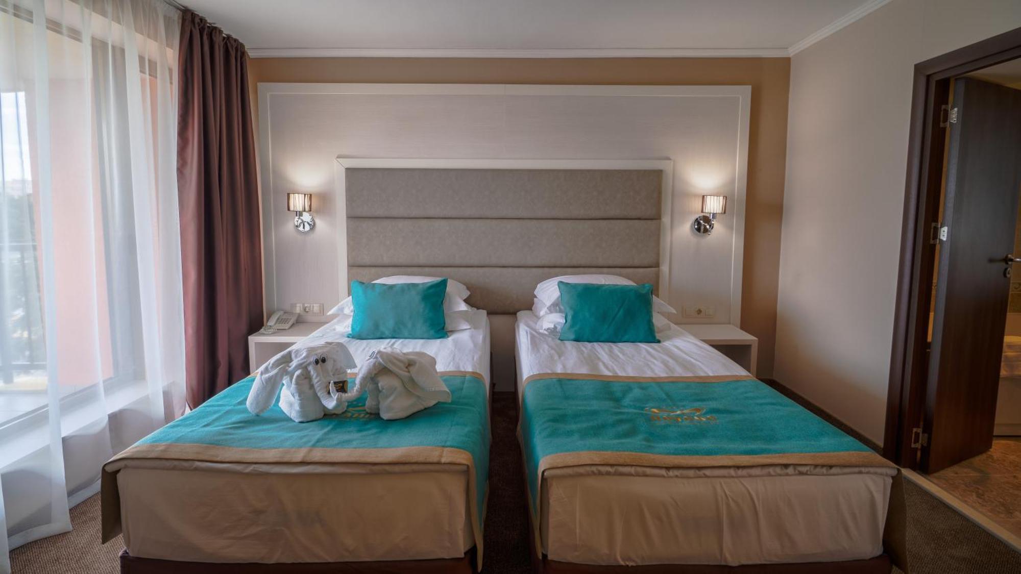 Double or Twin Room Balcony Park View