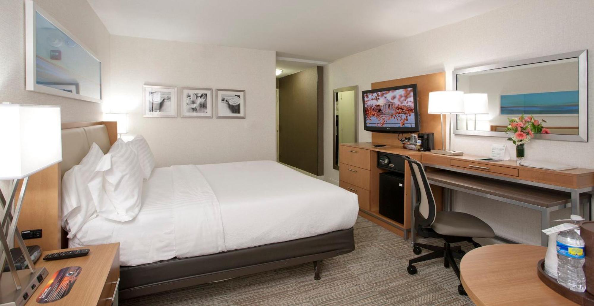 Quarto com Cama King-size - Acessível para Hóspedes com Mobilidade e Capacidade Auditiva Reduzidas