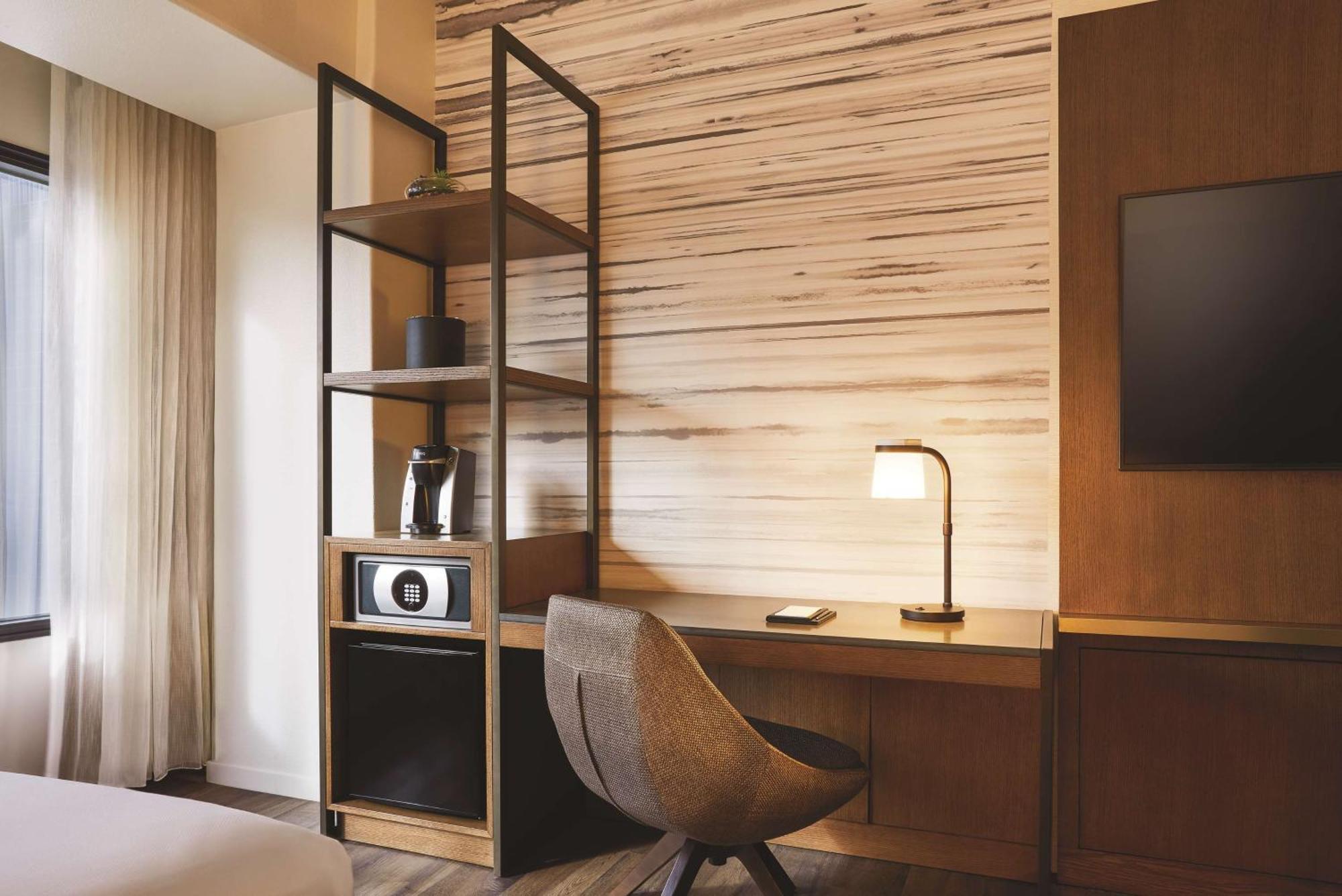 Quarto Queen com Duas Camas Queen-size e Varanda
