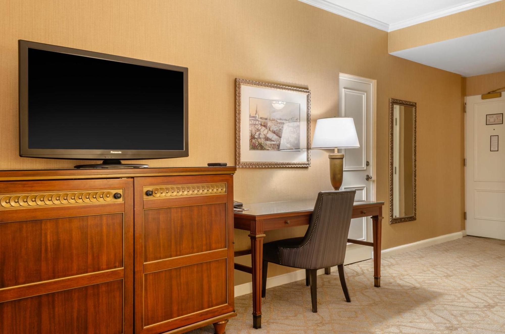 Chambre Double de Luxe avec 2 Lits Doubles et Balcon