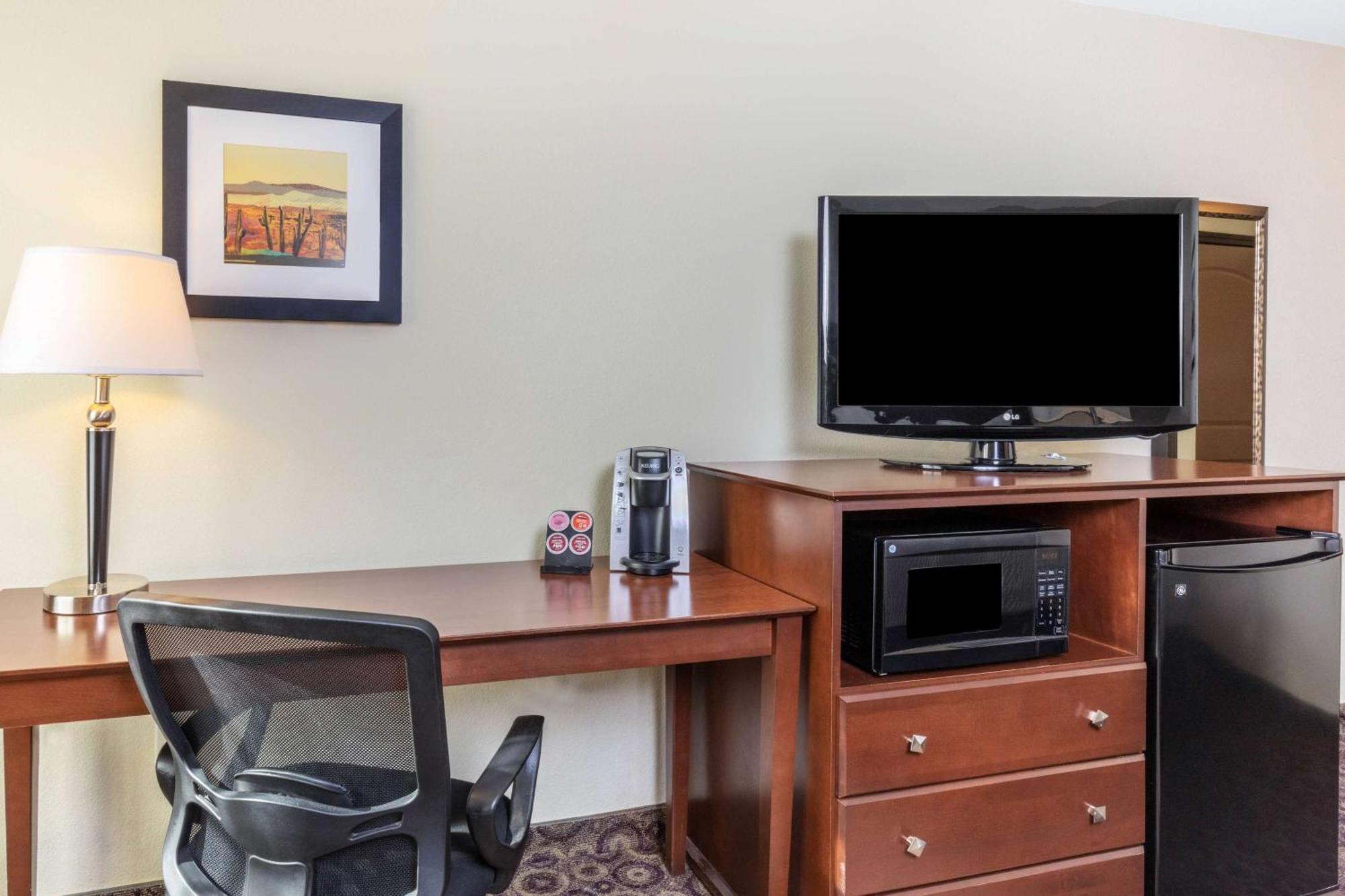 Studio-Suite mit Kingsize-Bett, Schlafsofa und Whirlpool – Nichtraucher