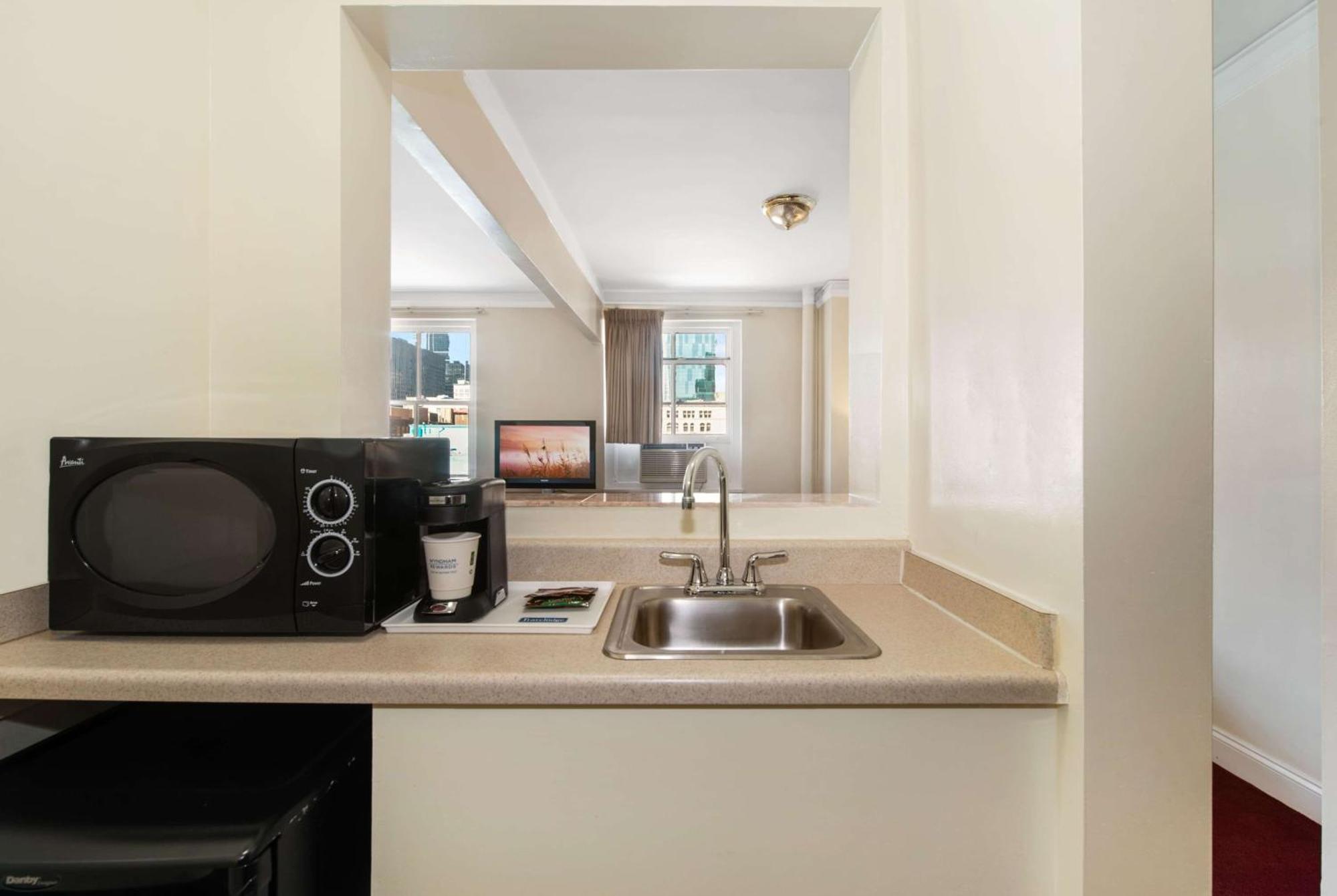 King Studio Suite Mobility Access or Non-Smoking