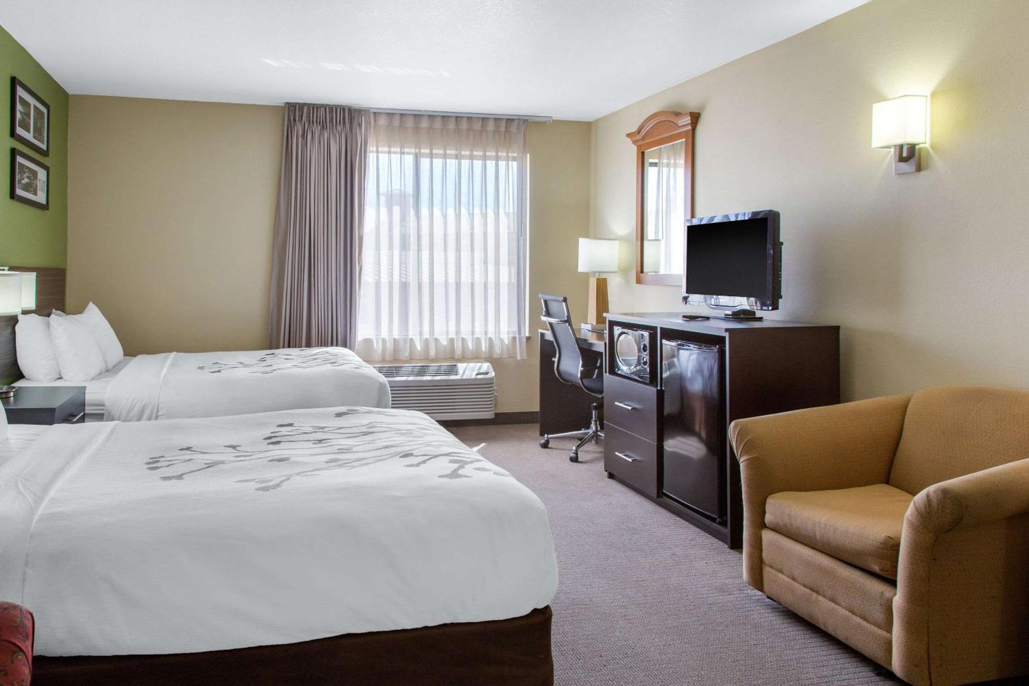 Queen Suite with Two Queen Beds - Non-Smoking,1275893548:JPEG