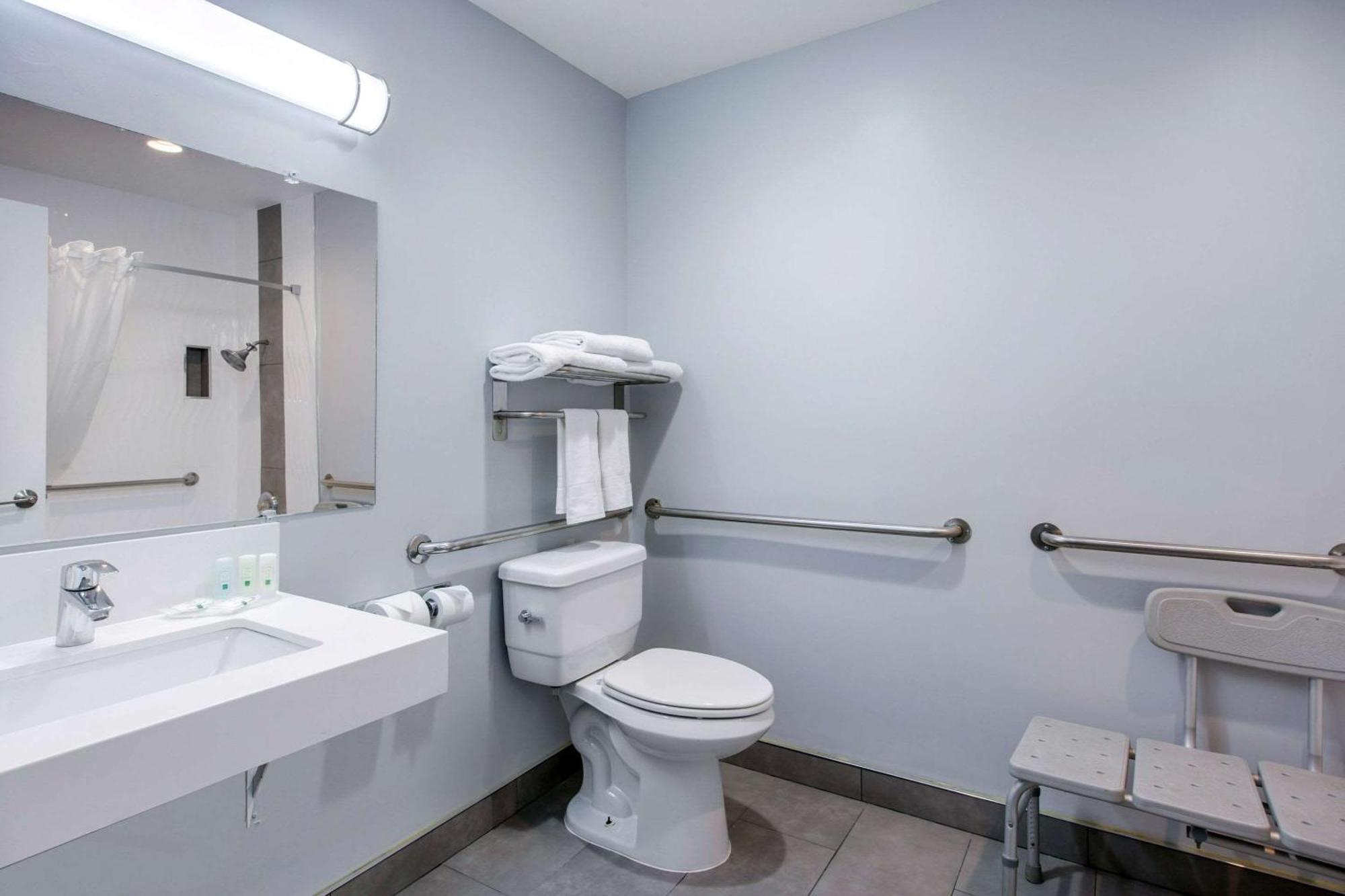 Standard Room 1 King Bed Accessible Tub Non Smoking