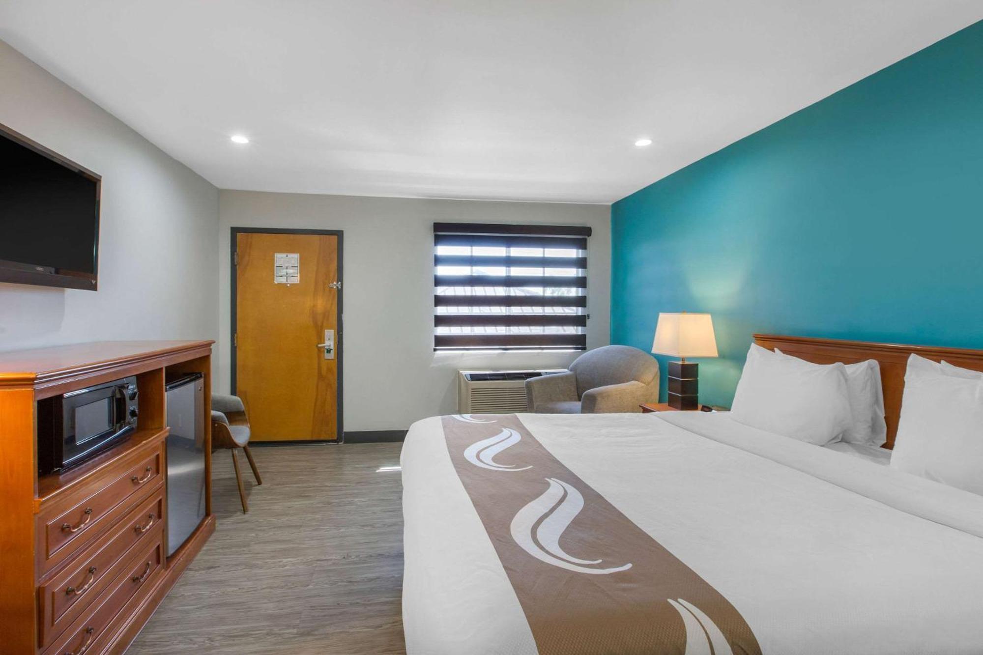 Standard Room 1 King Bed Non Smoking