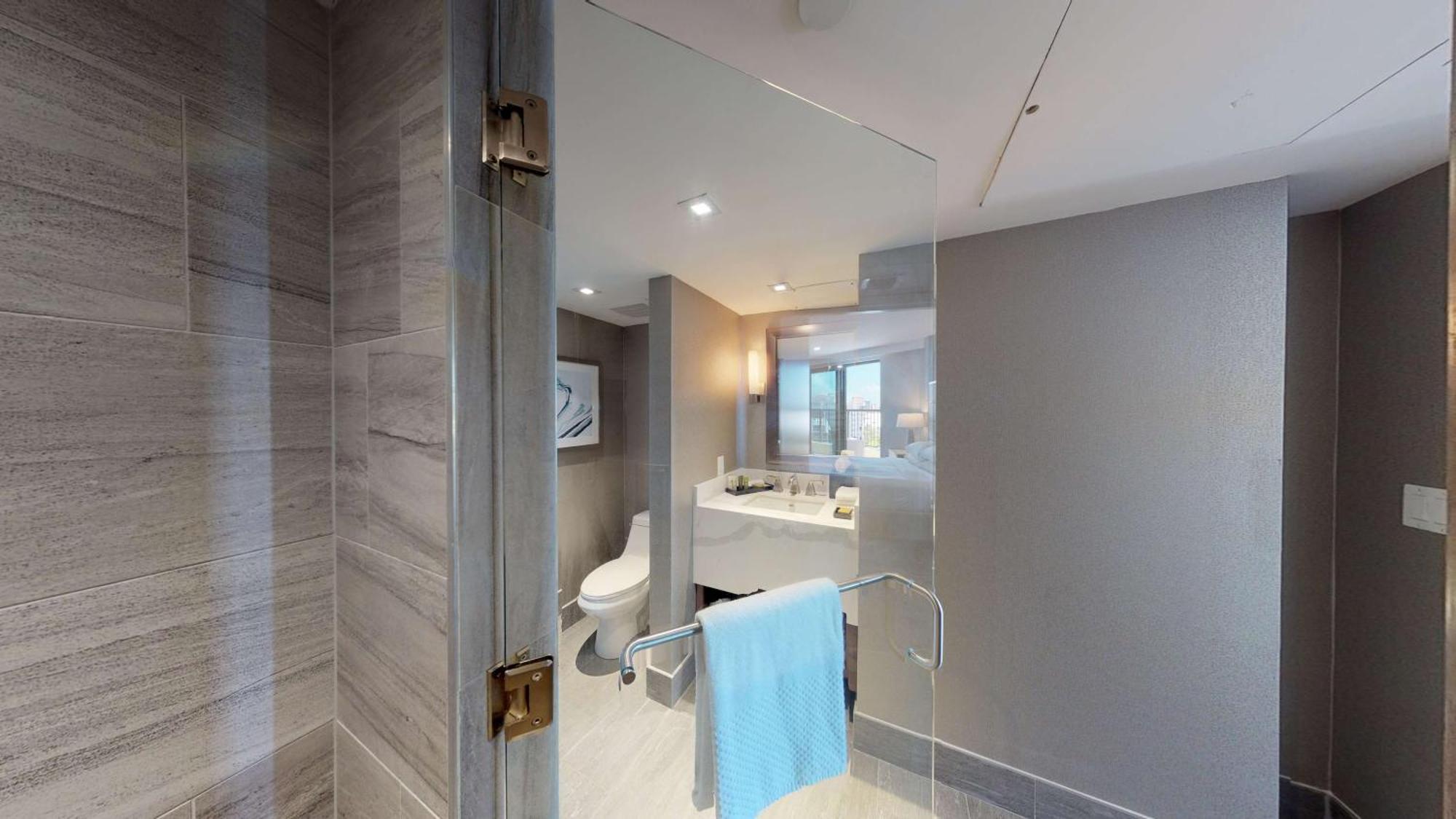 Premium Preferred 3 Room Suite Ocean View 1 King Bed/ 2 Queen Beds