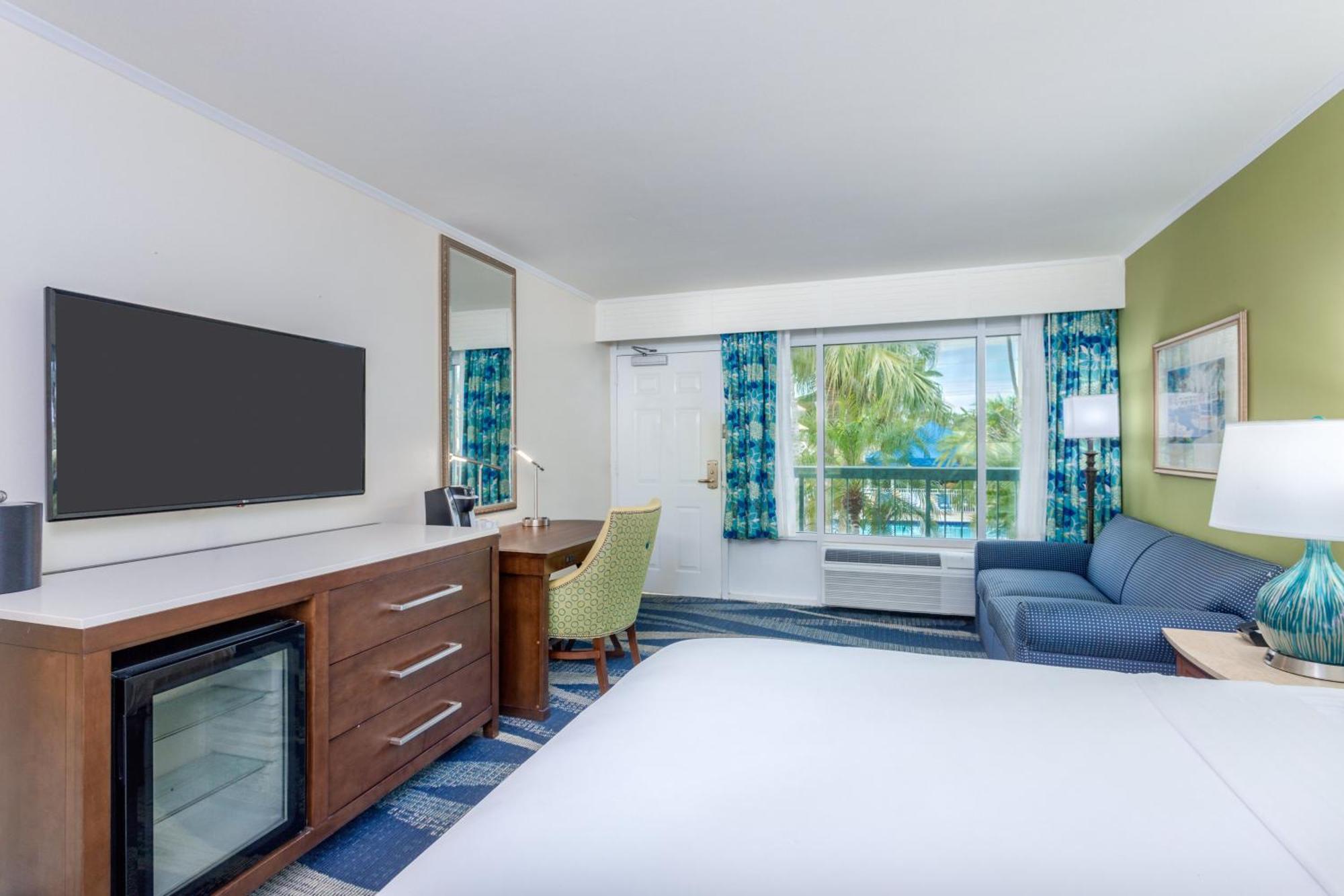 Standard King Room Pool View