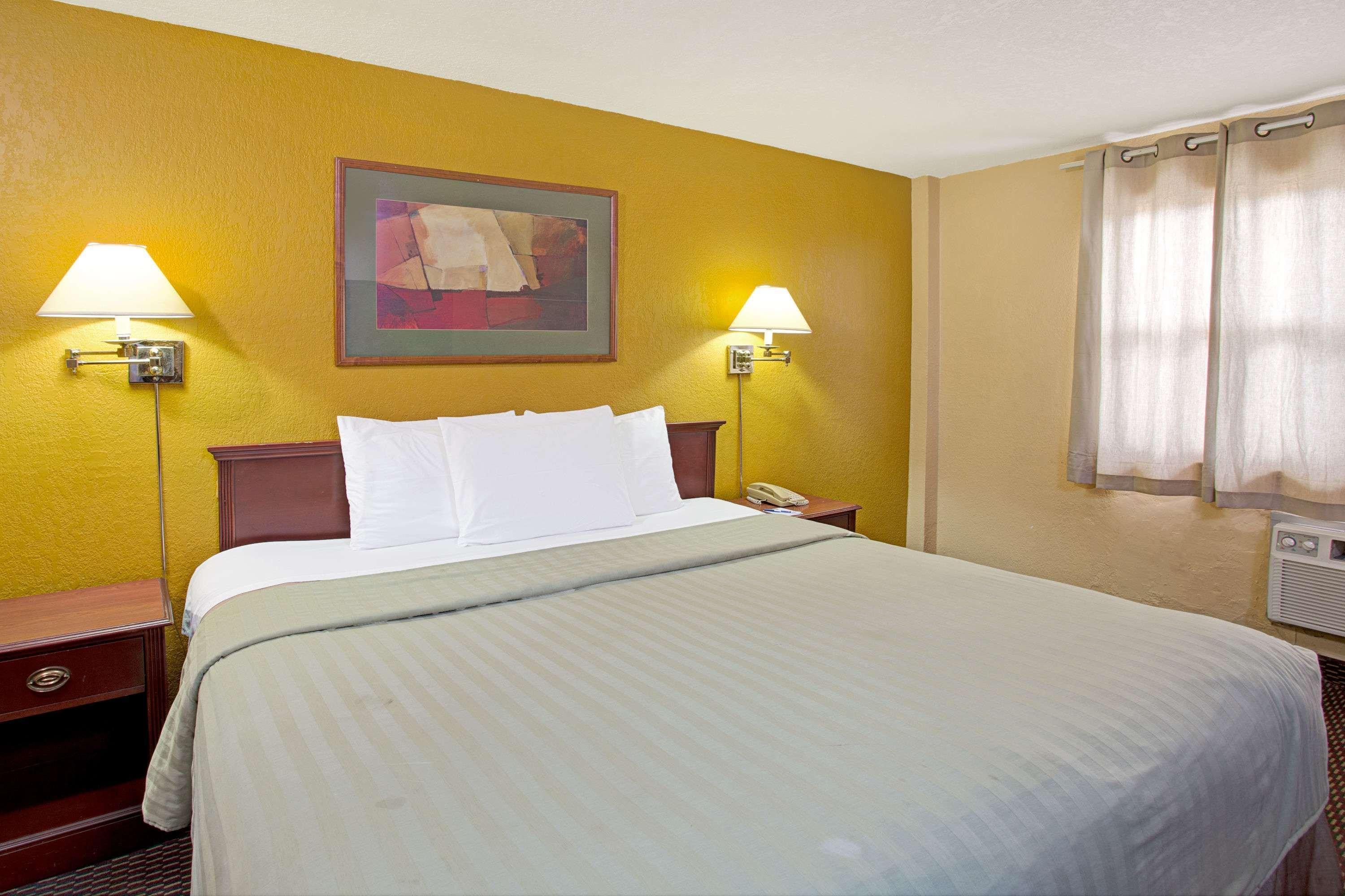 Quarto com Cama King-size - Acessível para Hóspedes com Mobilidade Reduzida / Fumantes