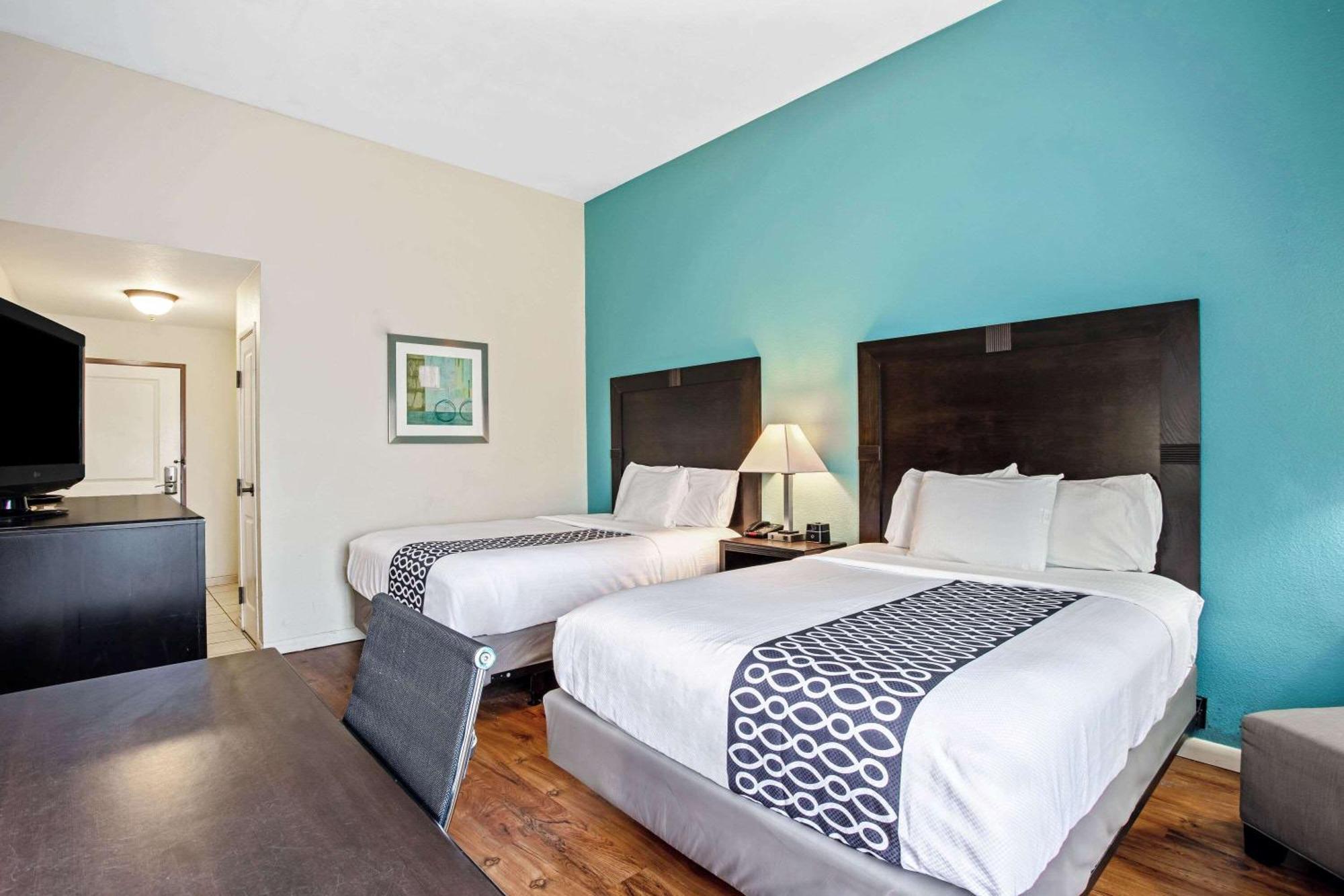 Deluxe Queen Room Two Queen Beds