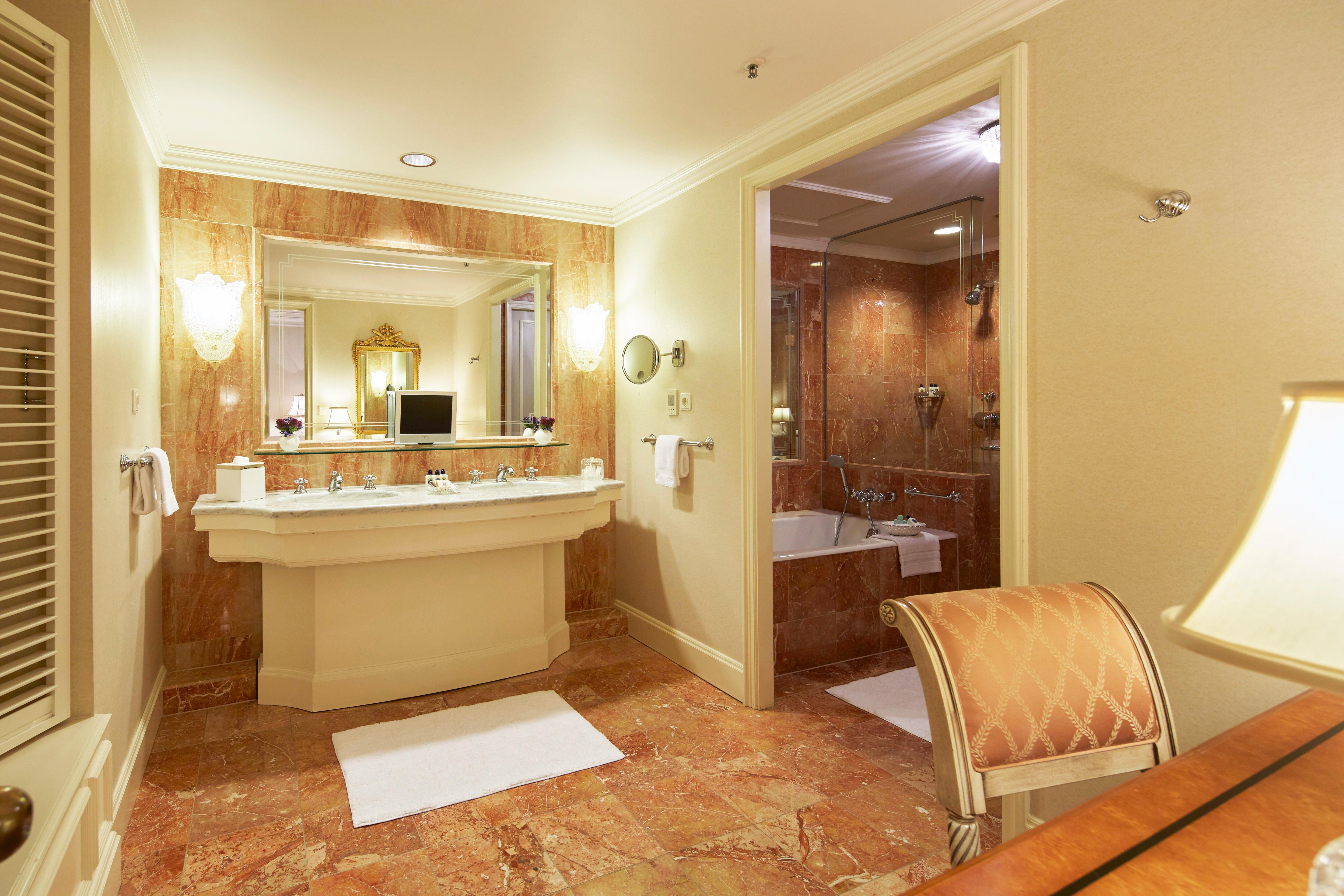One-Bedroom Suite
