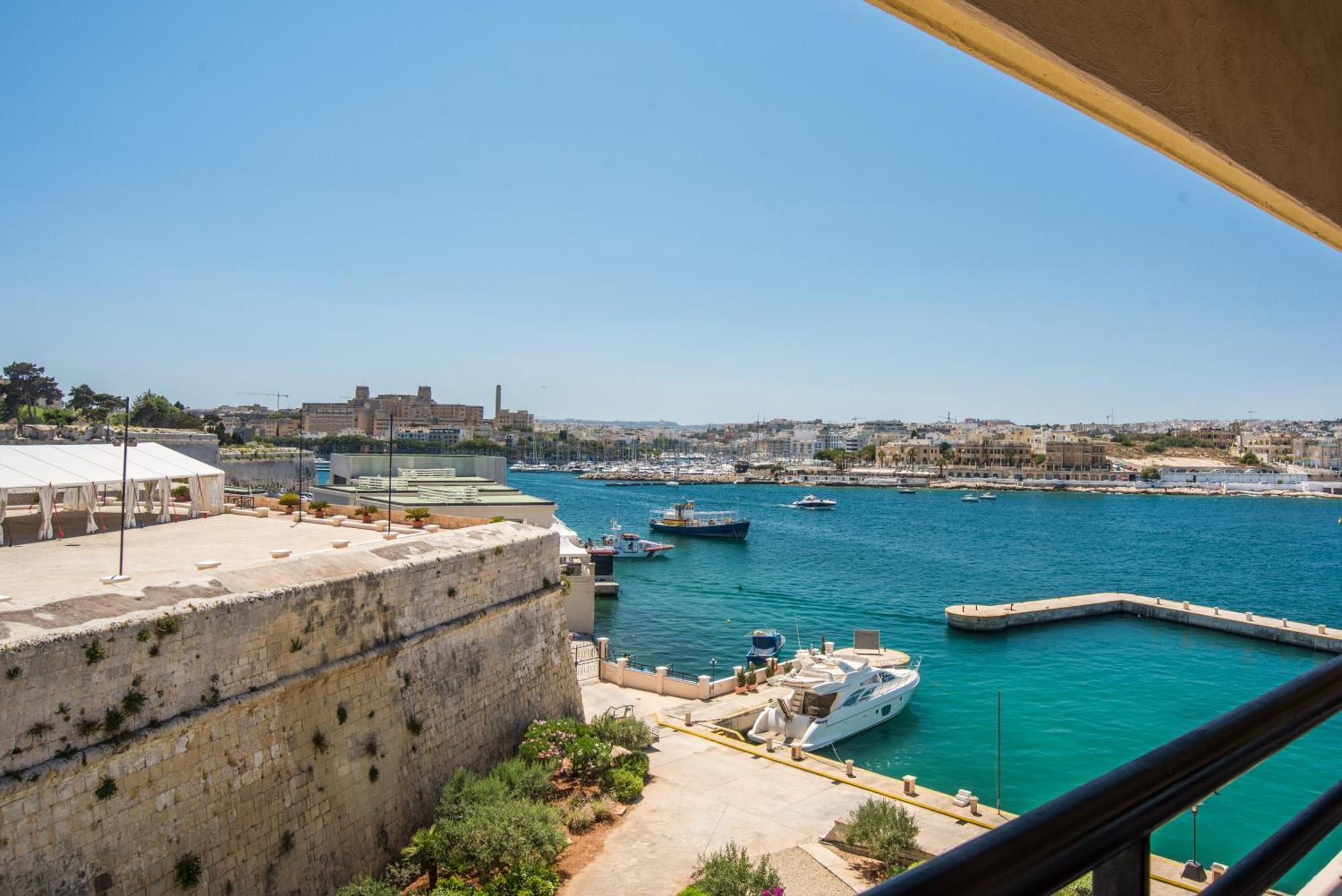 Deluxe Double or Twin Room Partial Sea View