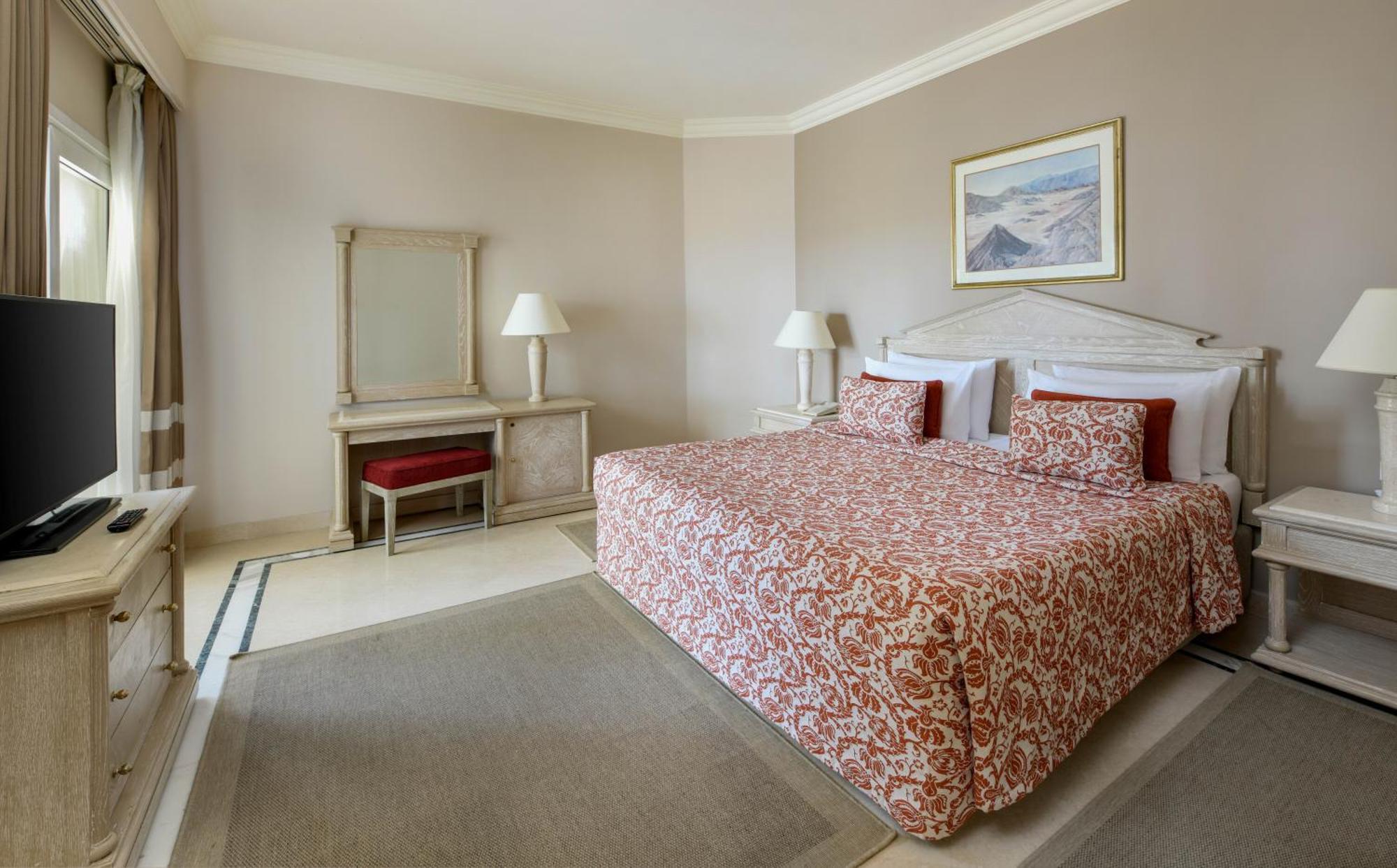 Junior Suite Queen Bed Sea View