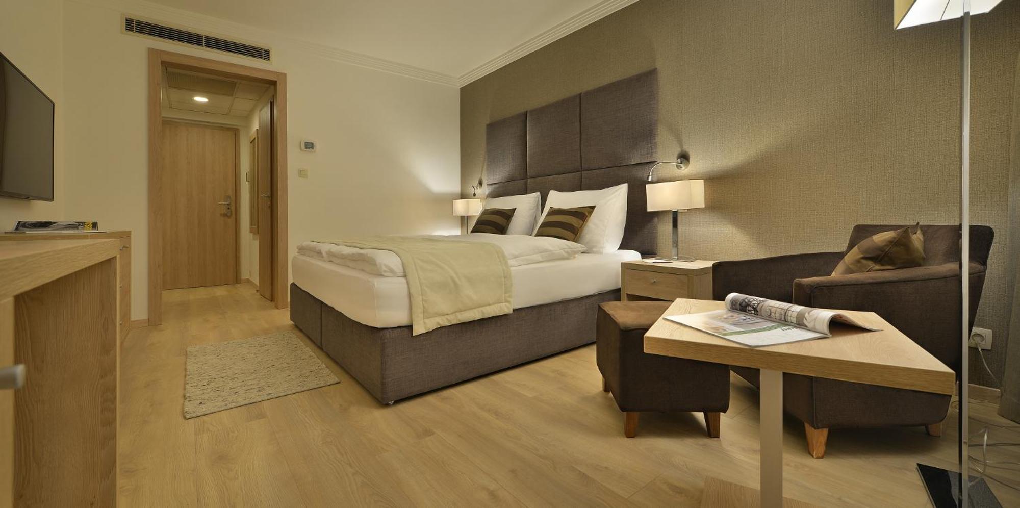 Deluxe Double or Twin Room Minibar