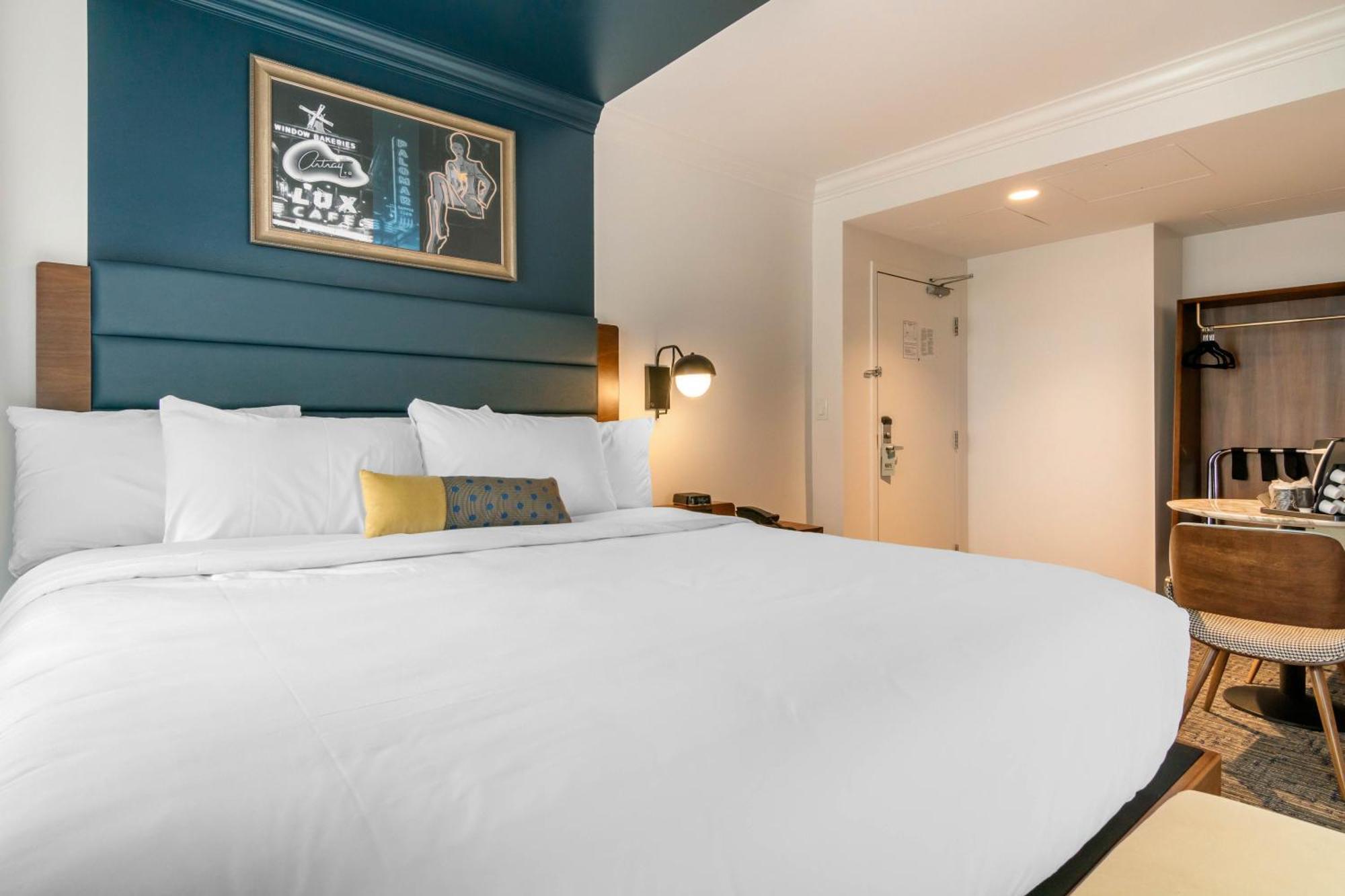 Classic Queen Room