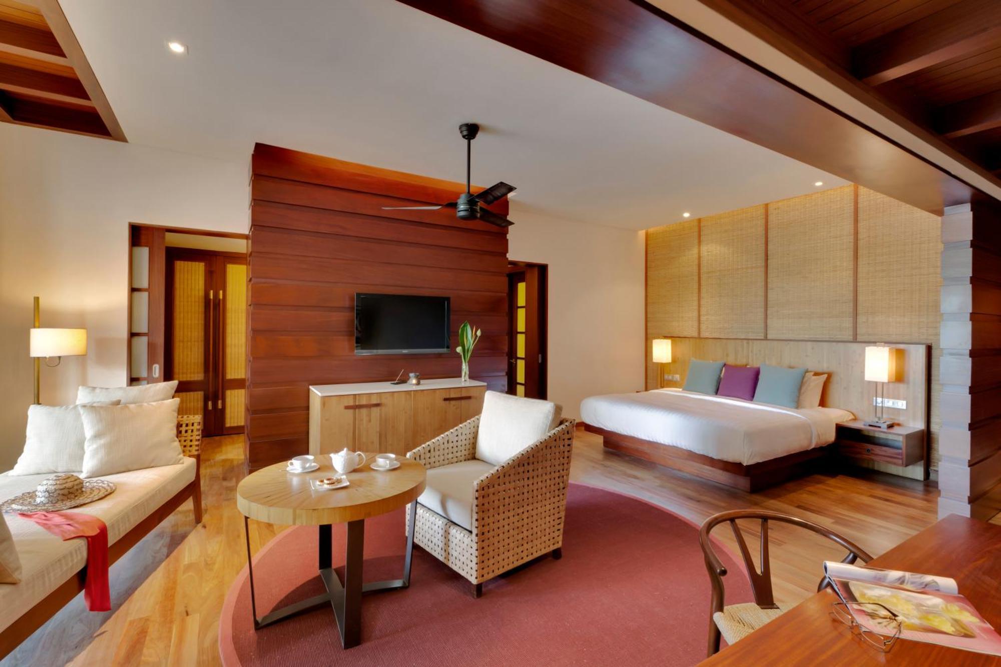 Luxury Suite aan het zwembad met verwarmd zwembad en uitzicht op het zwembad