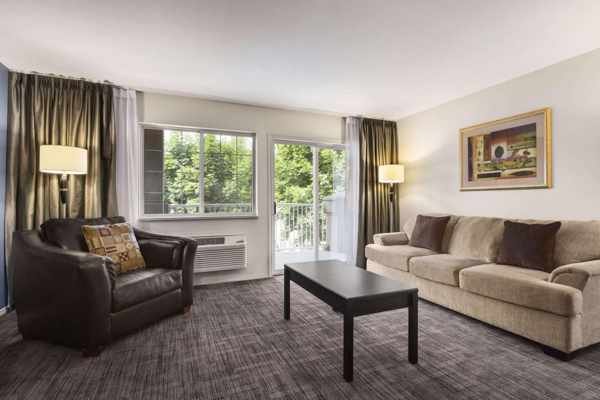One-Bedroom King Suite Non-Smoking